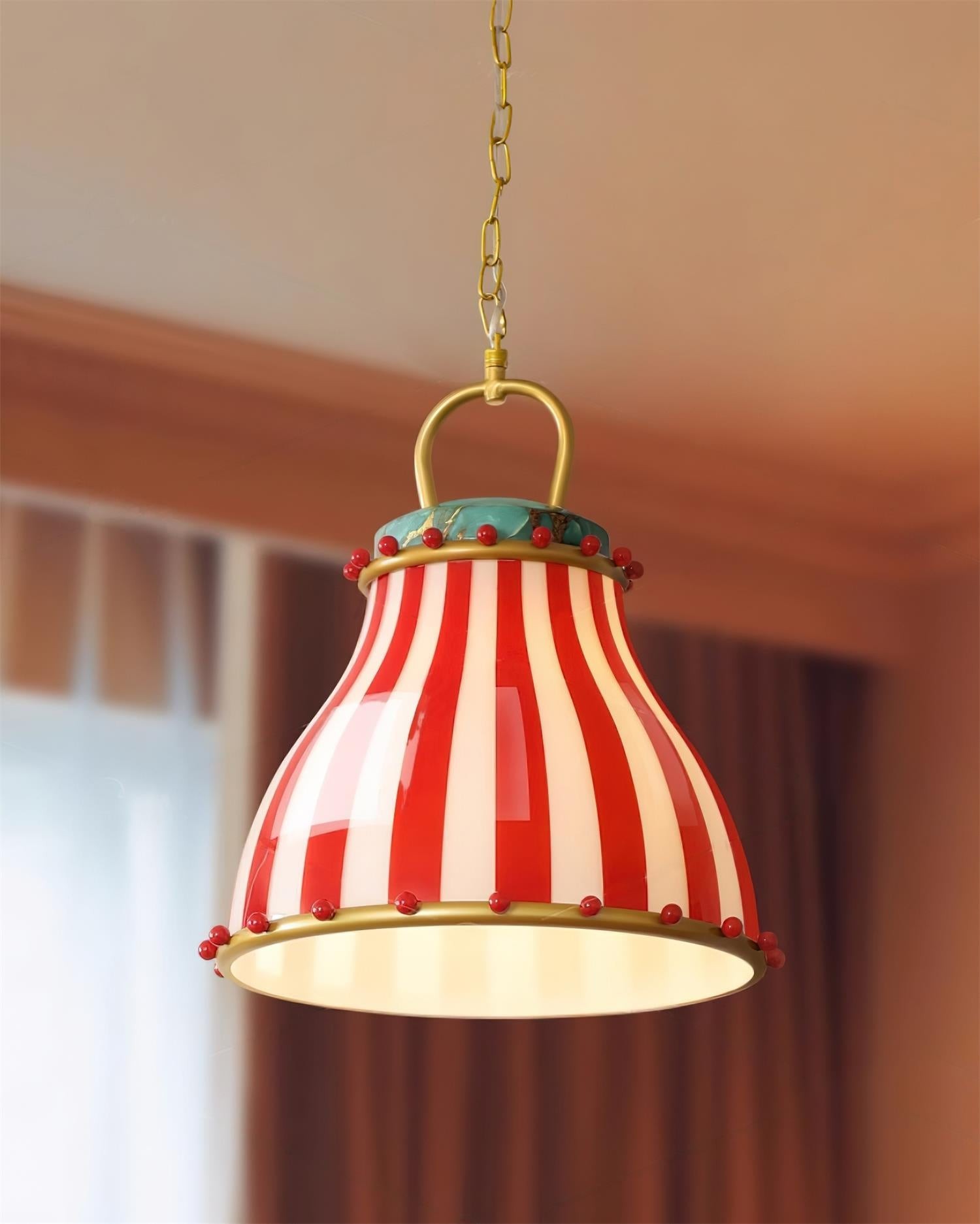 Cyrkowa lampa wisząca z bliska, styl życia