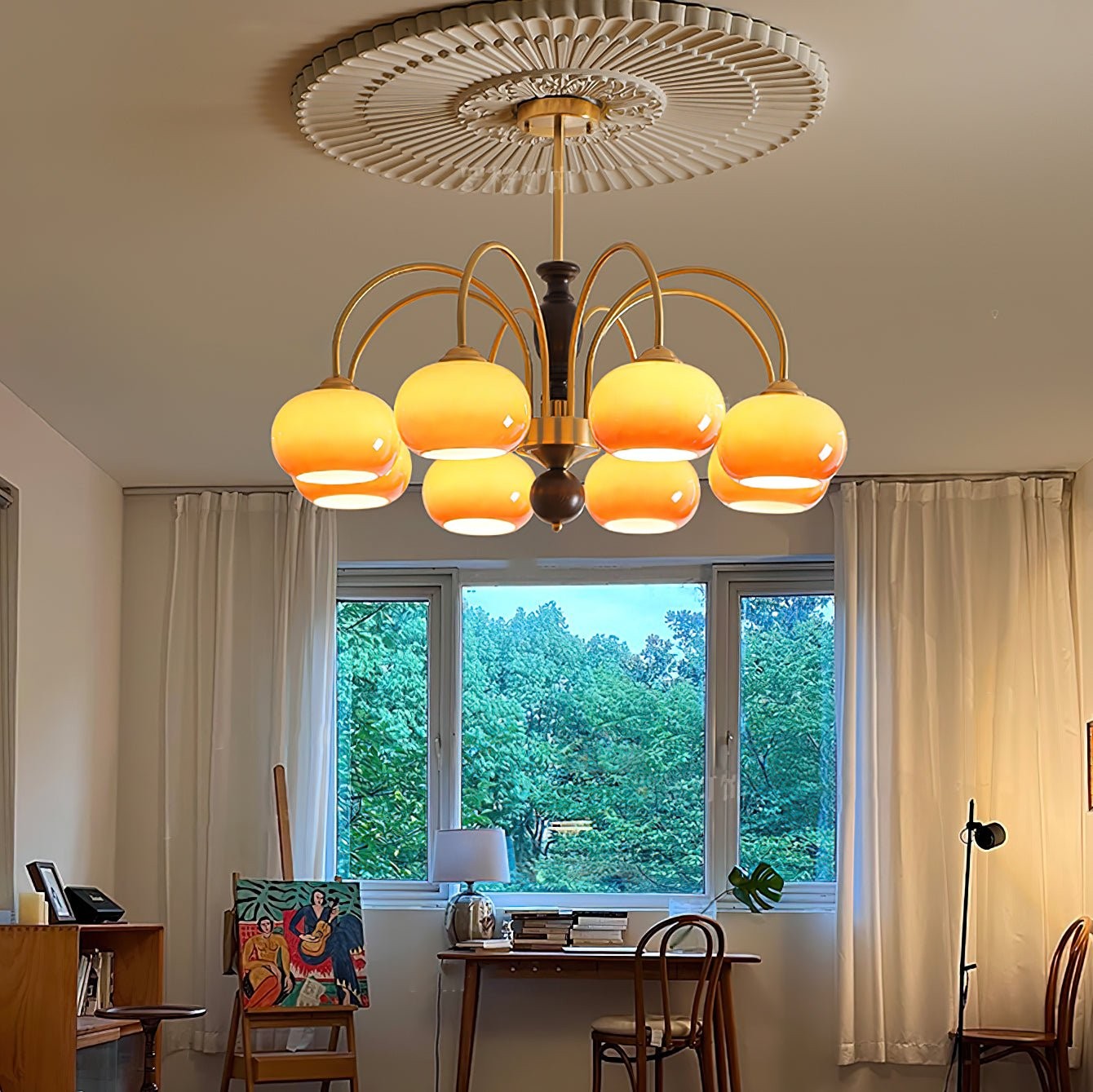 Retro-Bauhaus-Bogenleuchter M93 in einem eleganten Raum installiert
