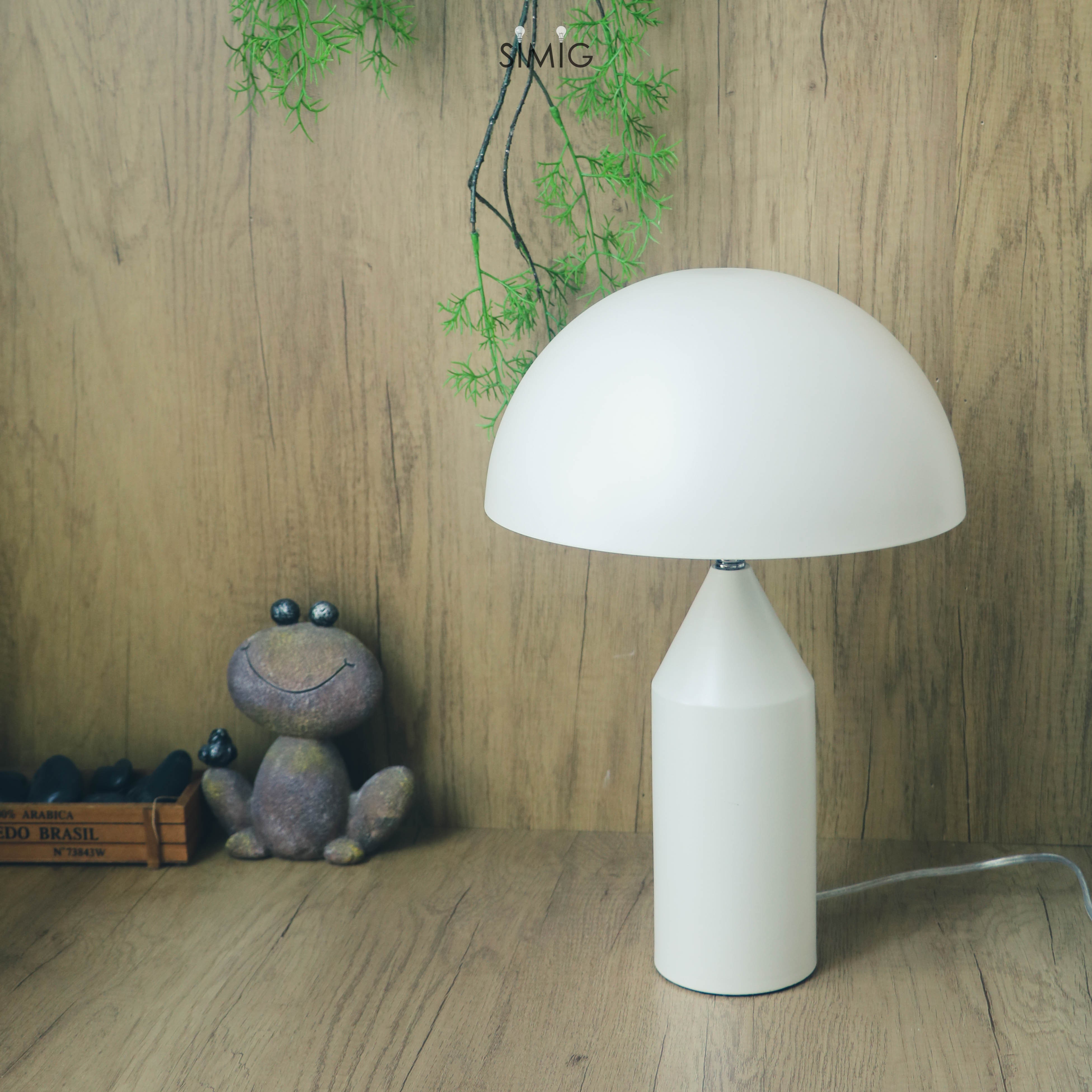 Modern Mushroom Metal Table Lamp for Bedroom