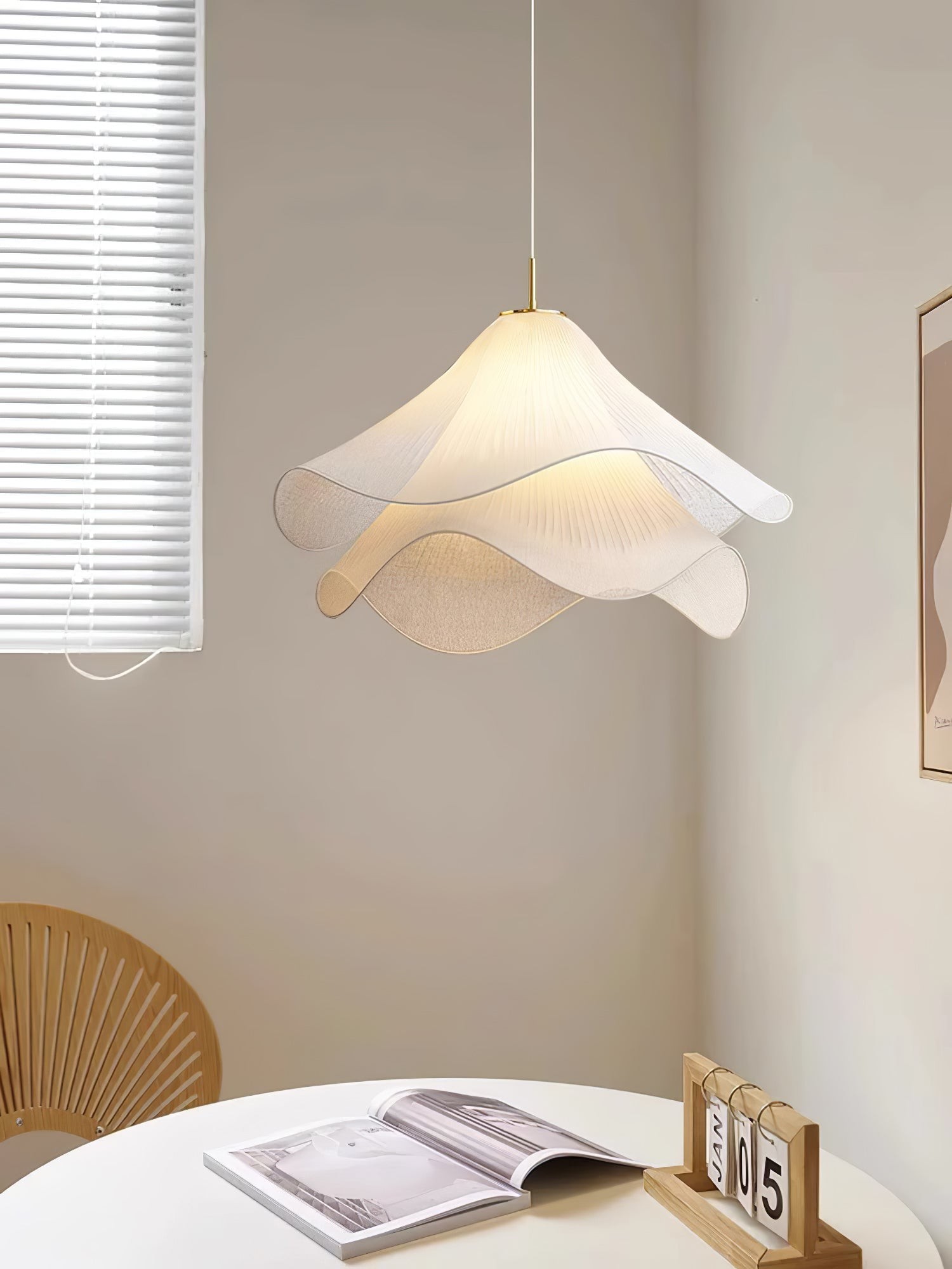 Ethereal Elegant Floral Pendant Light - Adjustable Modern Ceiling Fixture for Living Rooms T087