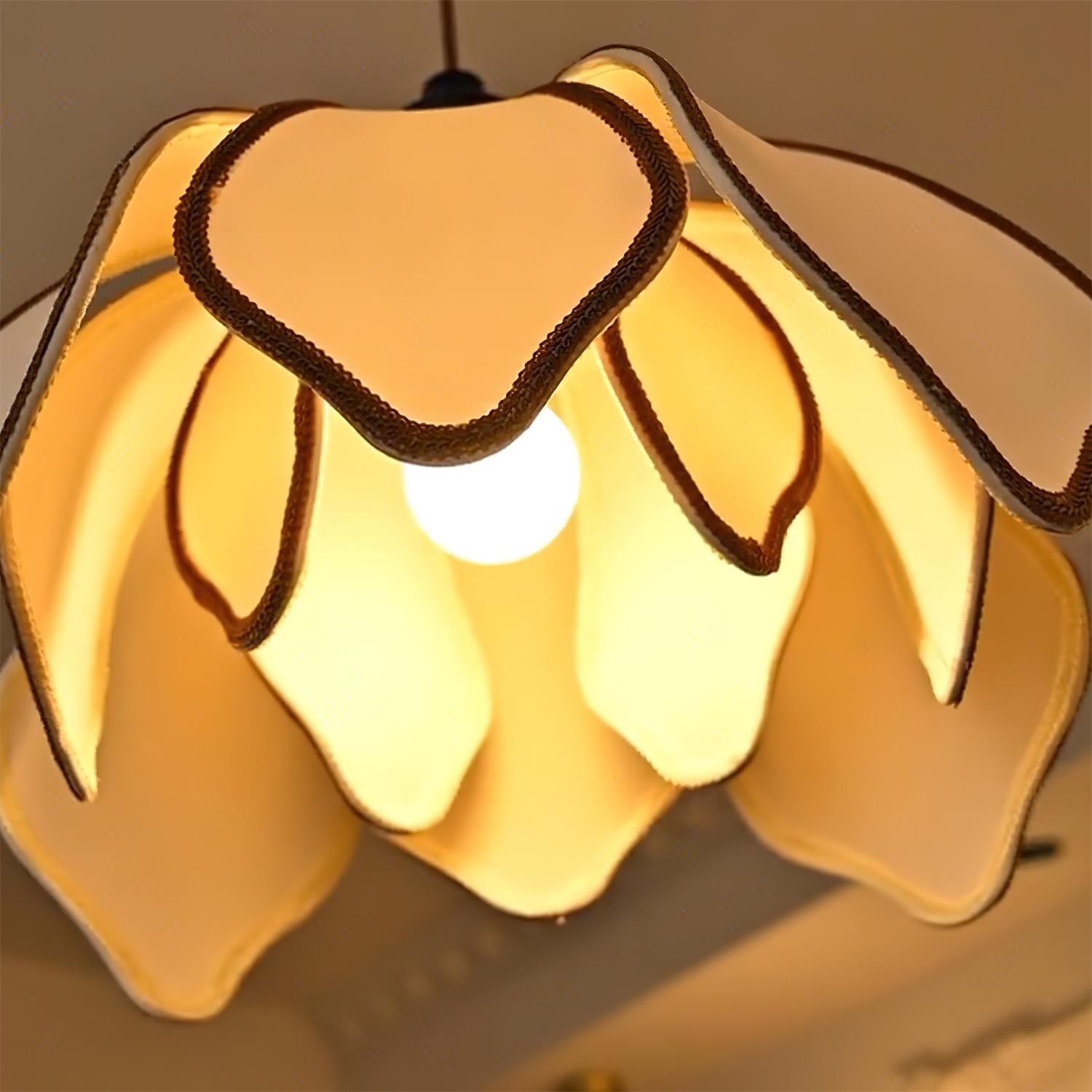 Vintage Cream Petal Pendant Lamp M224