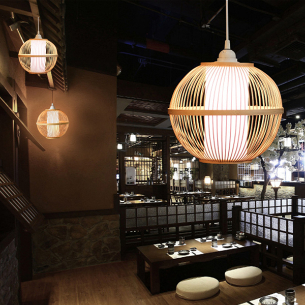 Latarnia Lampa wisząca w kształcie klatki dla ptaków we wnętrzu salonu restauracyjnego