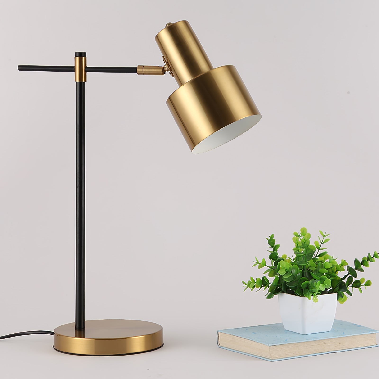 Metal Minimalist Art Deco Table Lamp M544