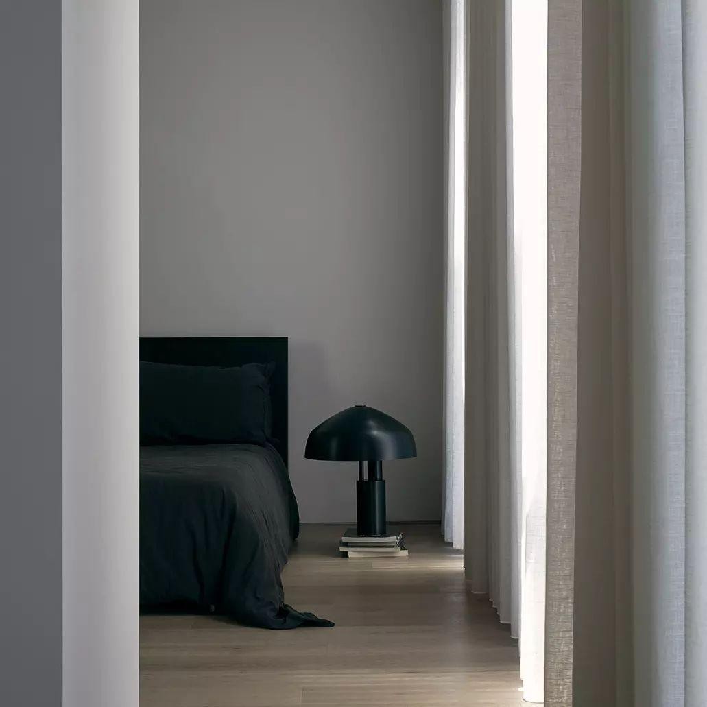 Modern Minimalist Design Crooked Head Table Lamp M445