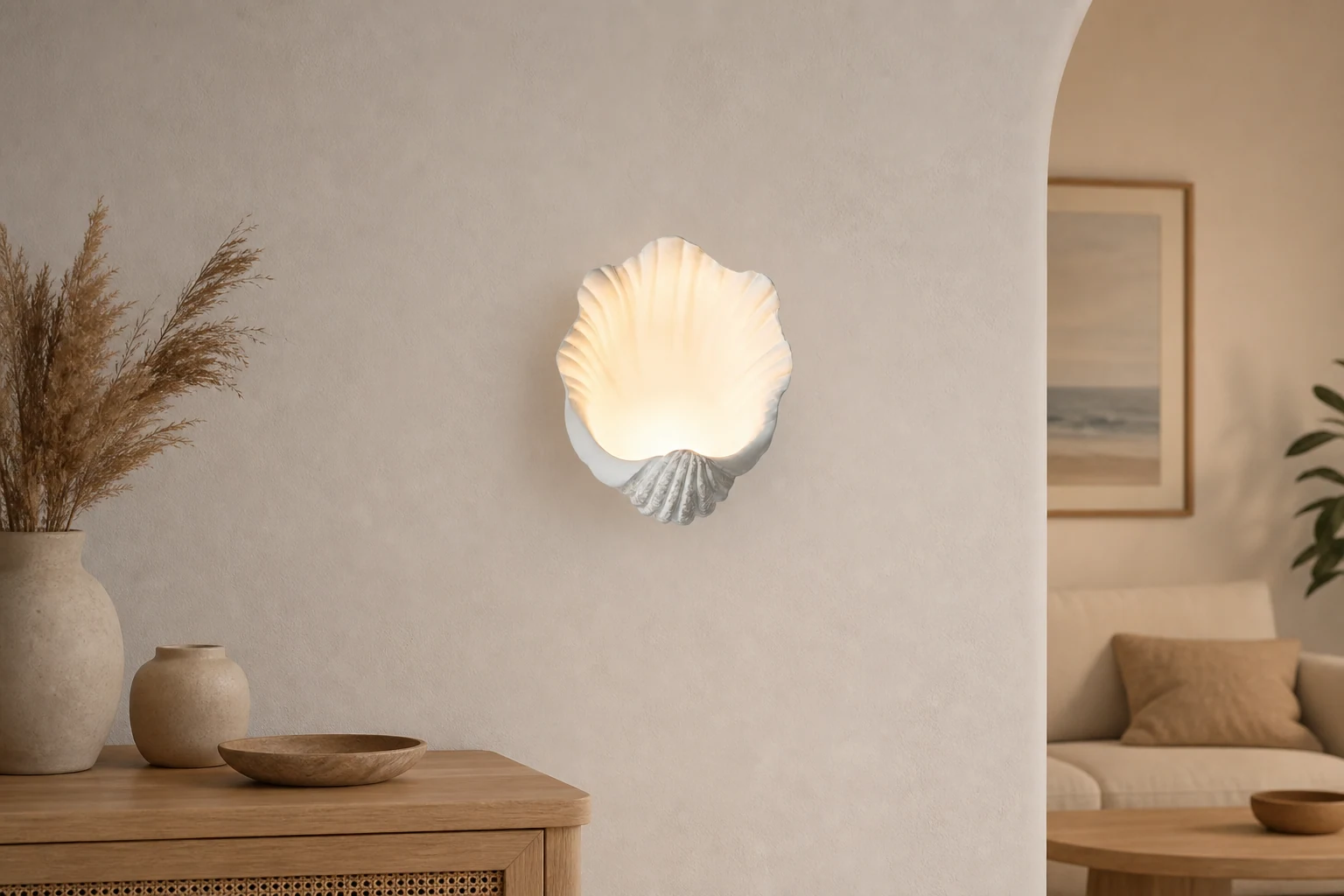 Lámpara de pared Selka con forma de concha, mostrada en un entorno de estilo de vida que integra el producto en su contexto.