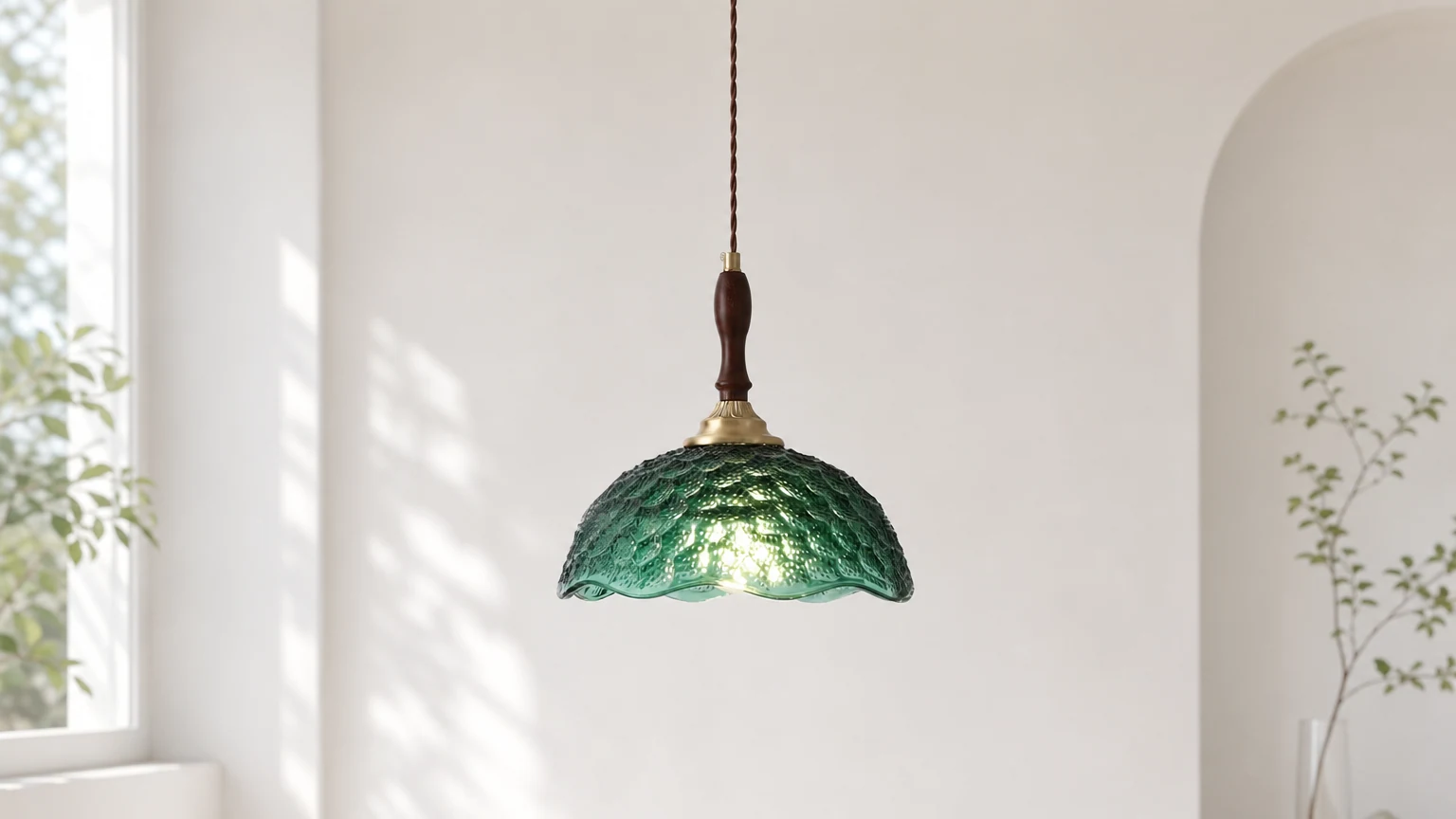 Lampa wisząca Grevia D163 w ciepłej scenerii wnętrza