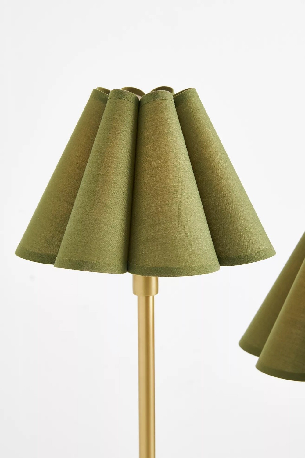 Capirise Gold Scalloped Shade Floor Lamp - Contemporary Metal Lighting for Bedroom T058