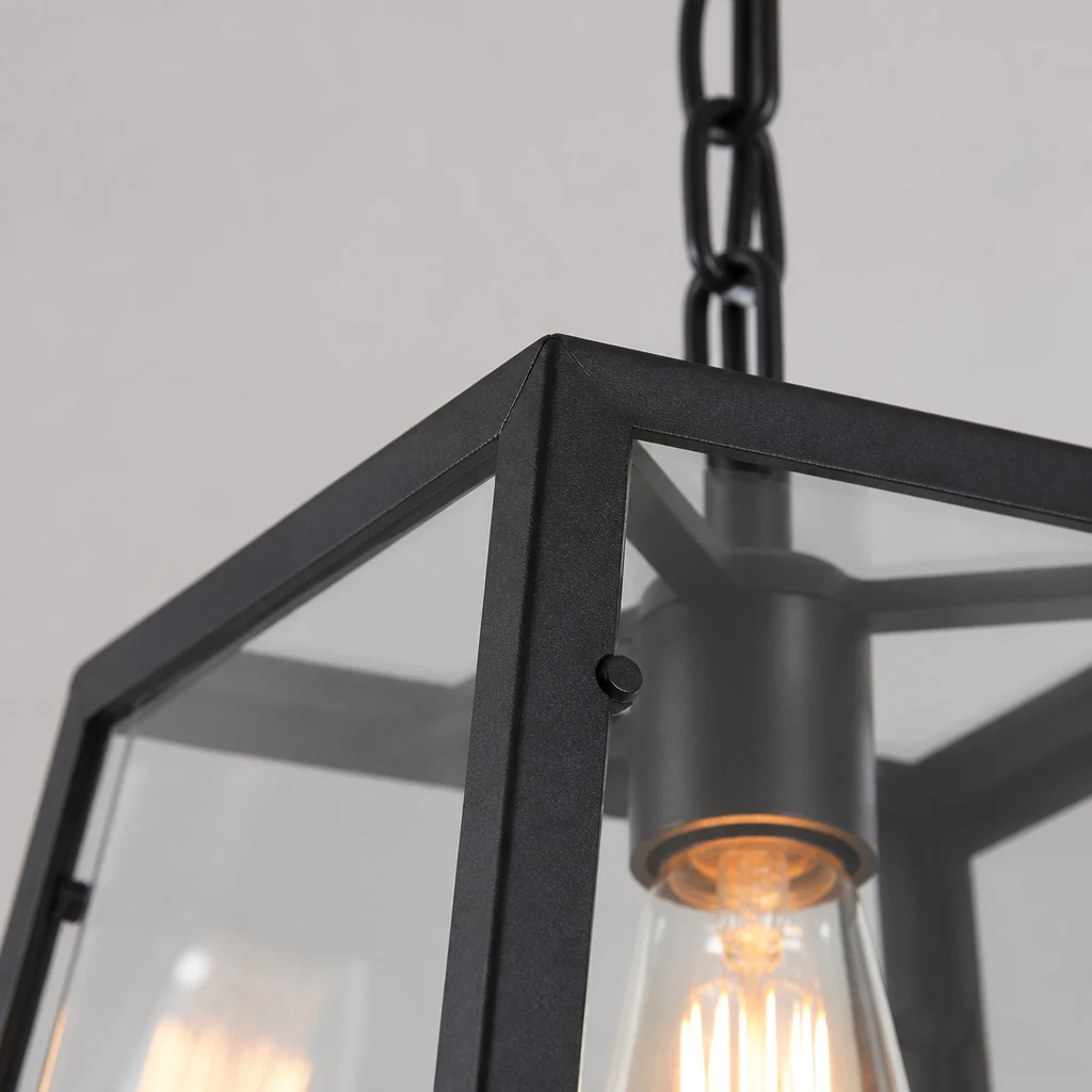 Detailaufnahme der Vintage REXAM Hängeleuchte aus schwarzem Metall und Glas