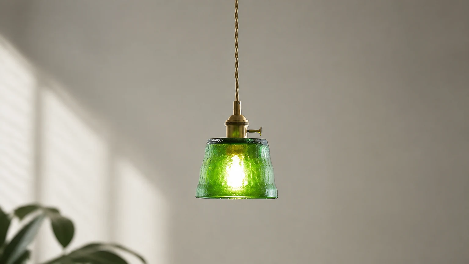 Szklana lampa wisząca retro z małą filiżanką M276 w stylizowanej scenie wnętrza