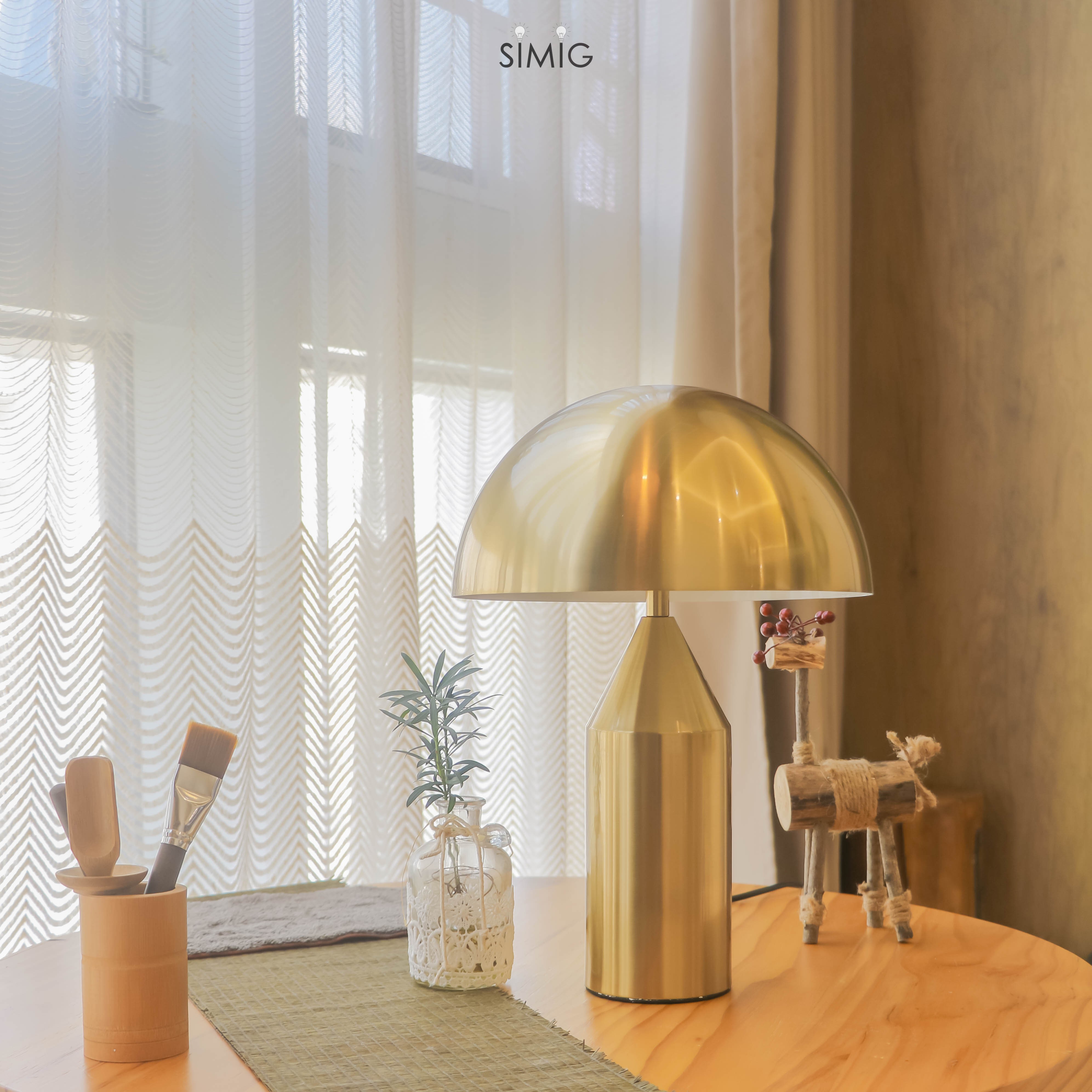 Modern Mushroom Metal Table Lamp for Bedroom