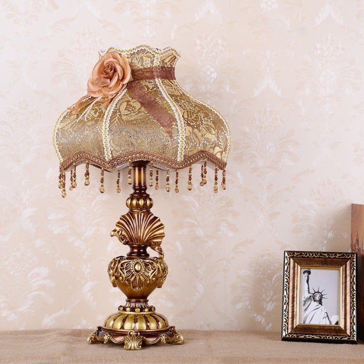 Pastoral Flower Lampshade Carved Table Lamp M13