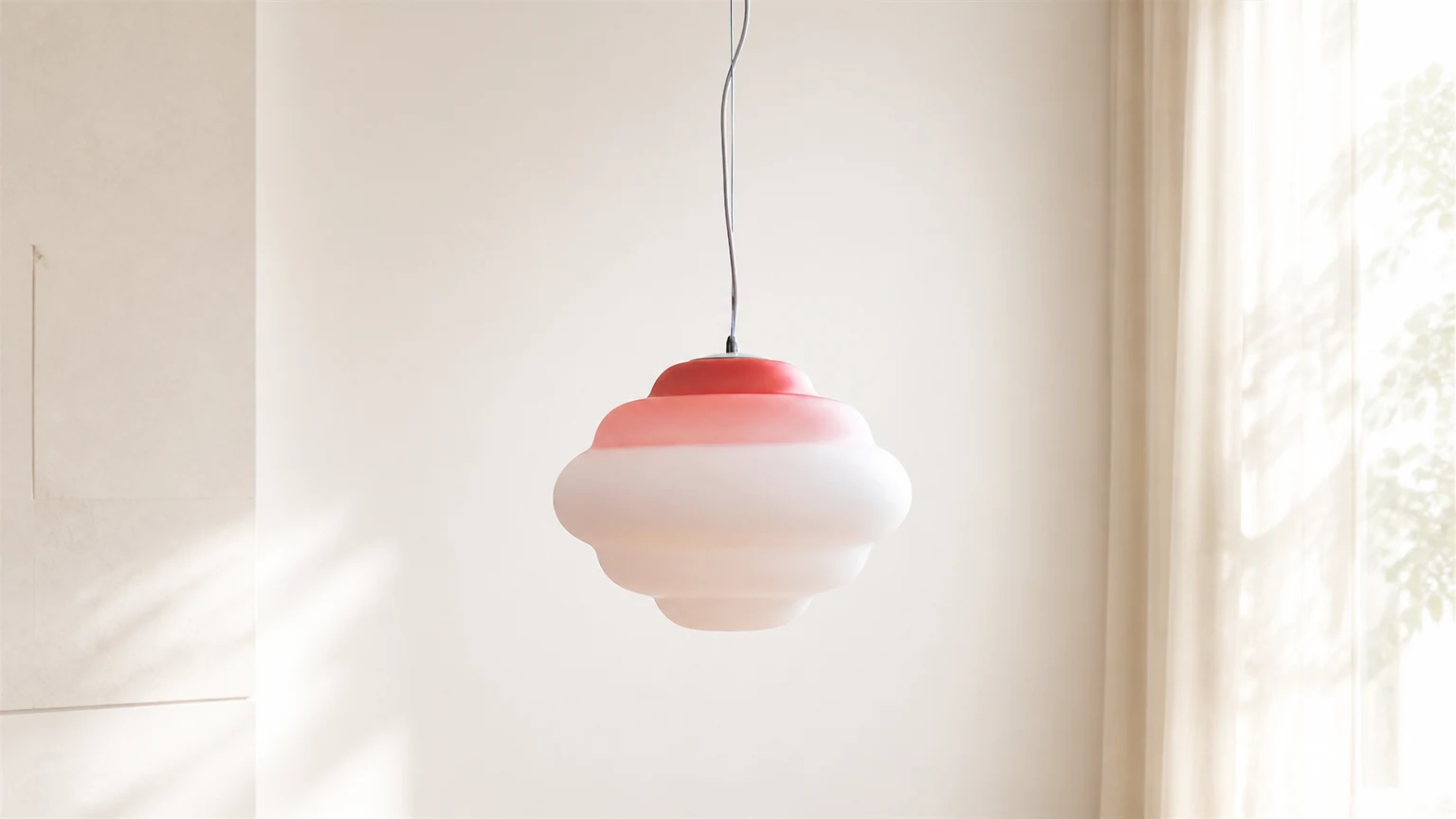 Gradientowa lampa wisząca Cloud M257 w ciepłej scenerii wnętrza