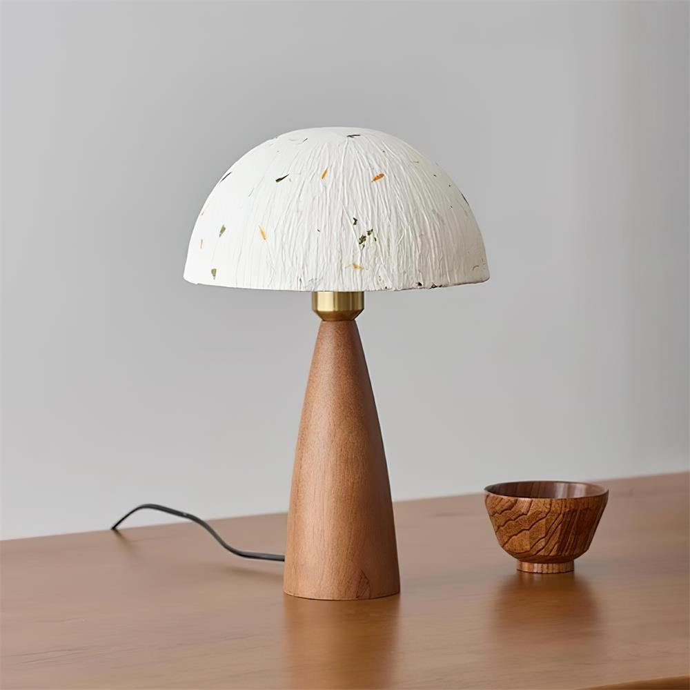 Lampa stołowa Kent Wood D62 na prostym blacie z widocznym przewodem
