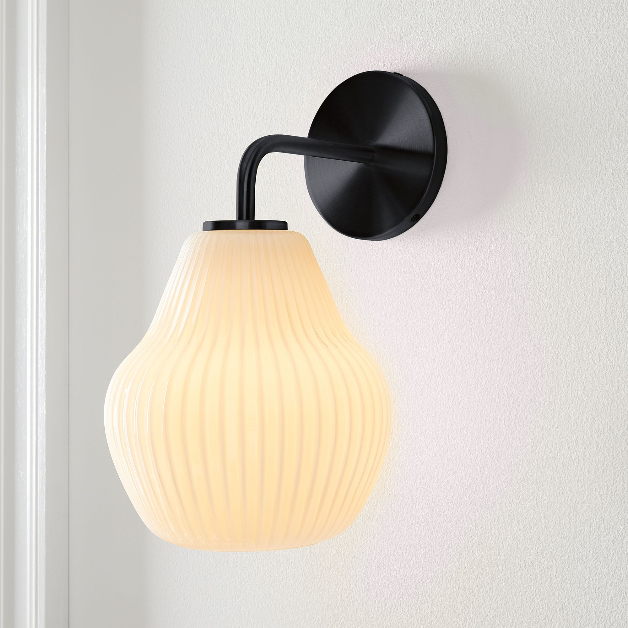 Rivrona Ribbed Glass Wall Sconce - Elegant Modern Lighting for Hallway & Bedroom T220
