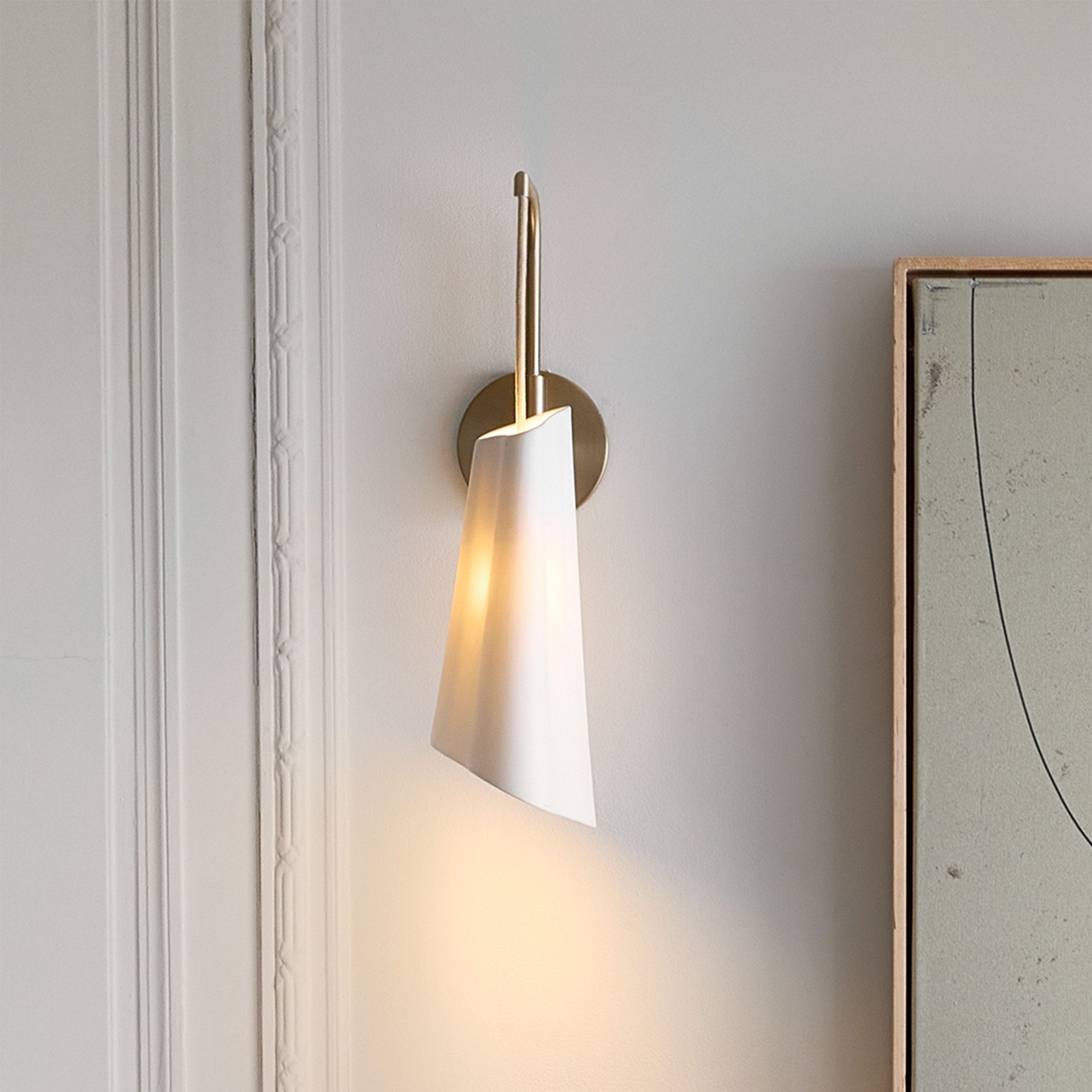 Orovia Sleek Wall Sconce – Ceramic & Metal Champagne Brass T250