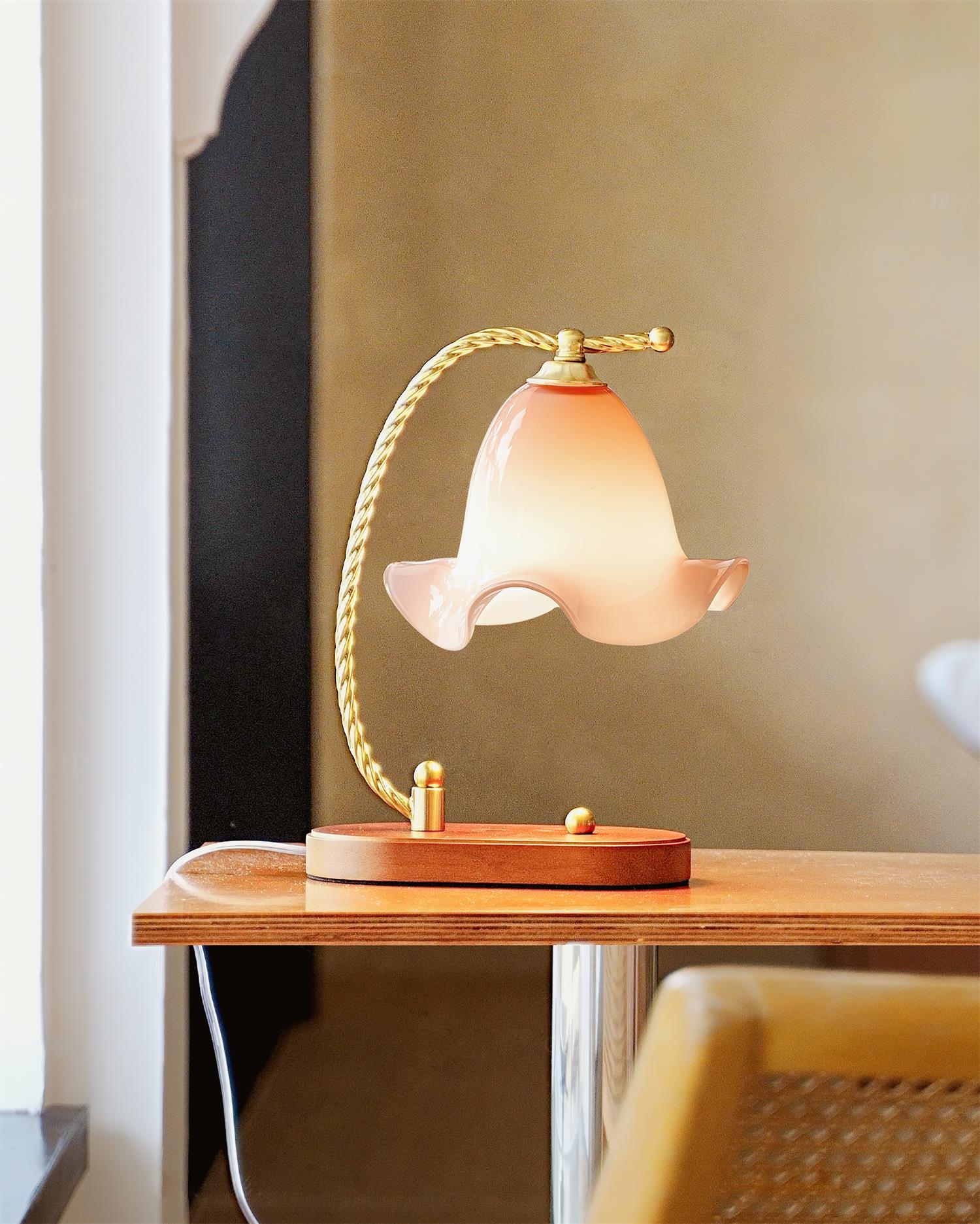 Sprout Table Lamp D144