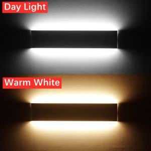 Confronto tra temperatura di colore bianco caldo e luce diurna per la lampada da parete a LED SIMIG Sleek.