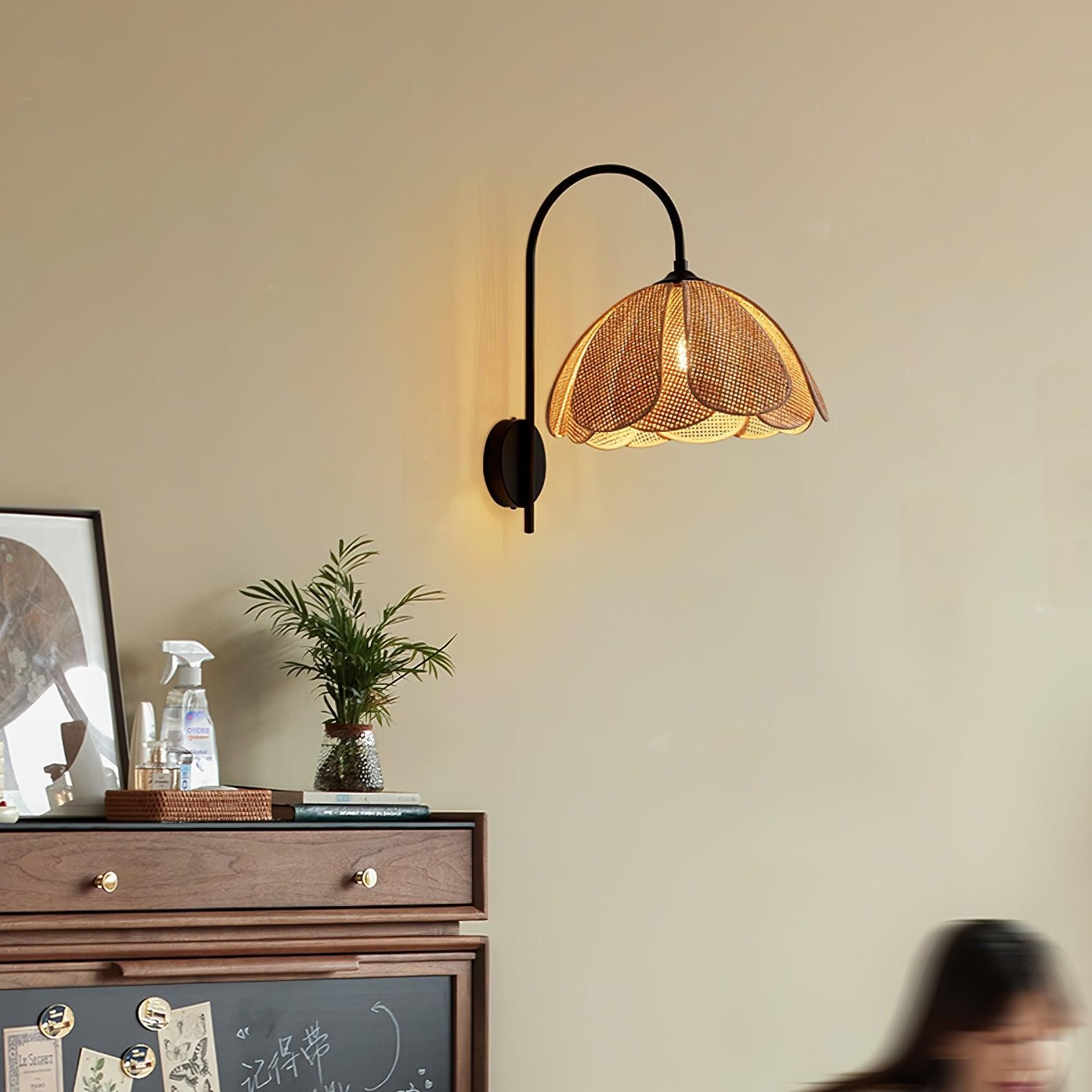 Rattan Petal Wall Lamp M28