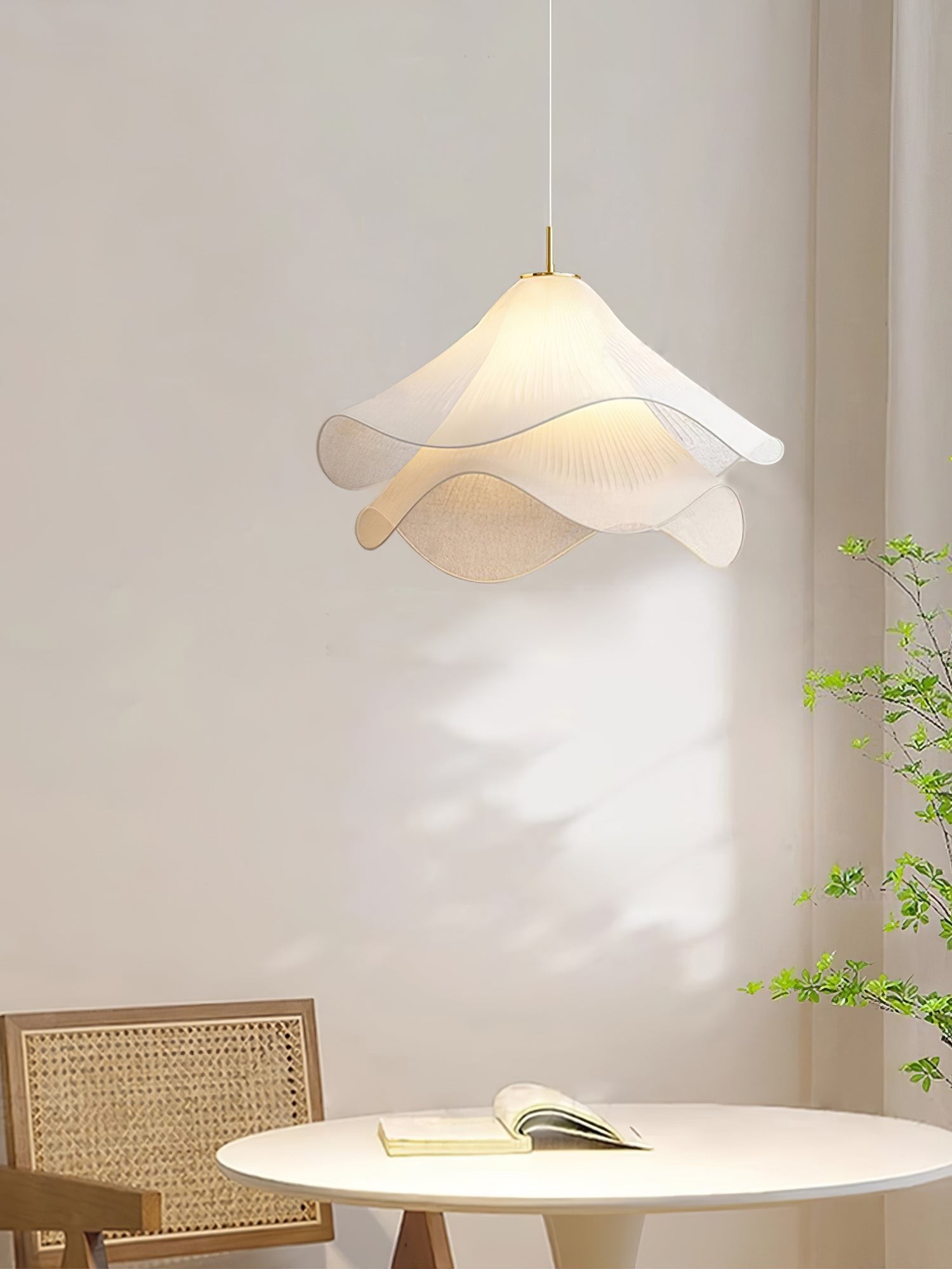 Ethereal Elegant Floral Pendant Light - Adjustable Modern Ceiling Fixture for Living Rooms T087