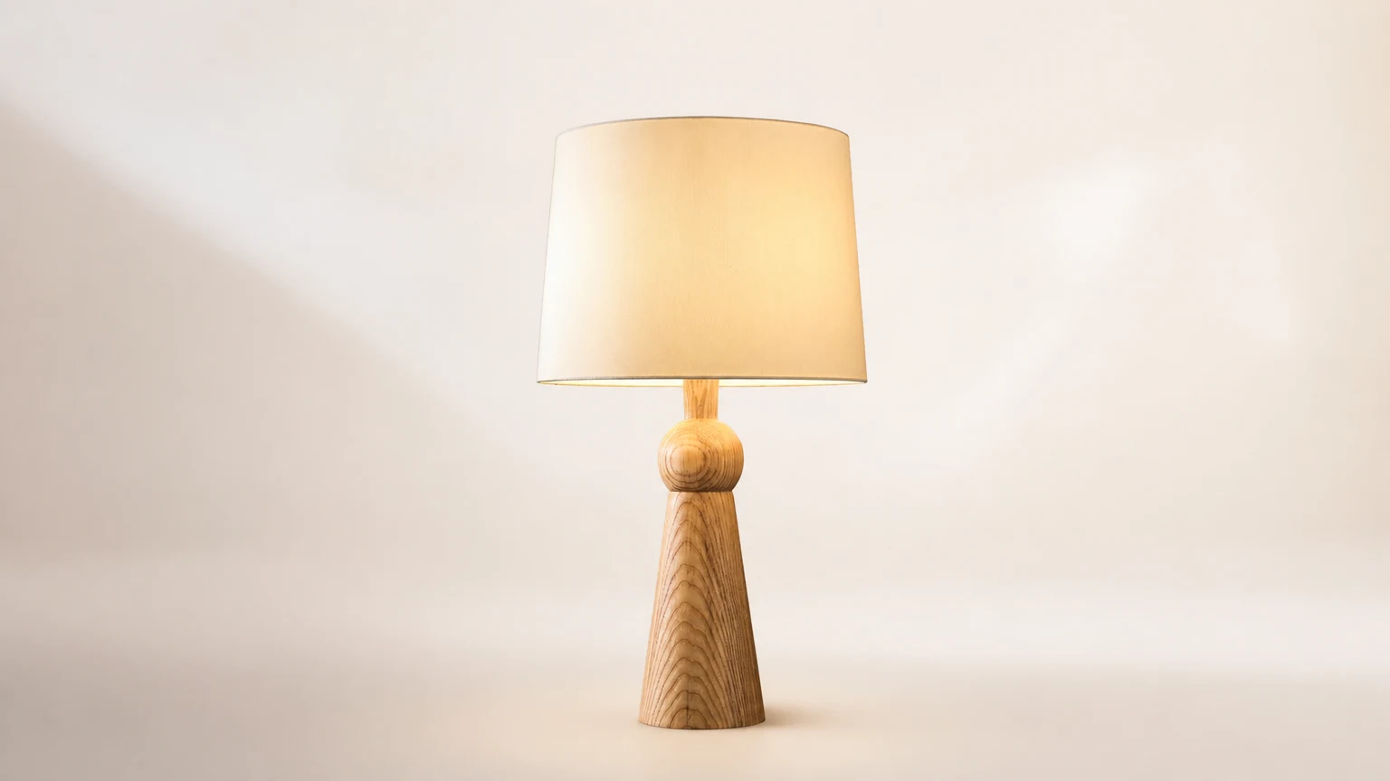 Lampa stołowa z litego drewna w stylu nordyckim M87 w ciepłym wnętrzu