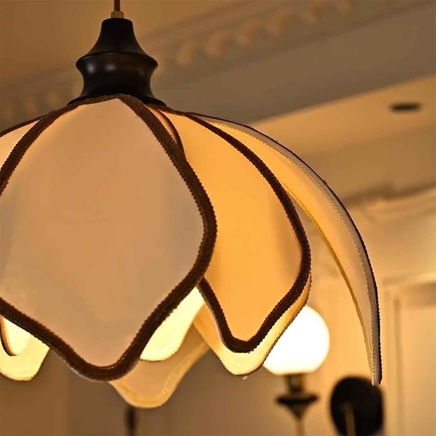 Vintage Cream Petal Pendant Lamp M224