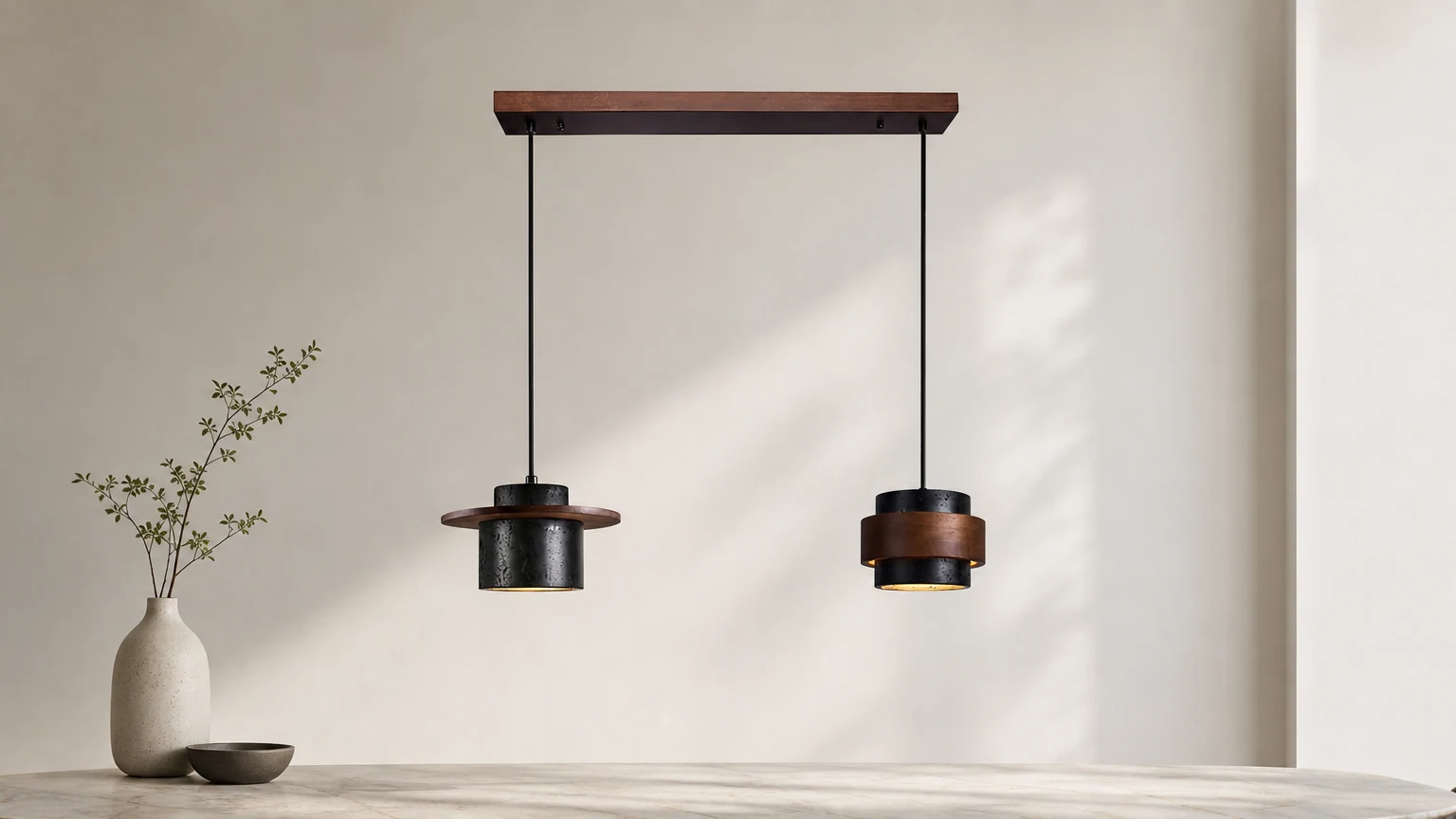 Lampa wisząca Marnox D134 pokazana jako liniowa lampa wisząca nad stołem w jadalni