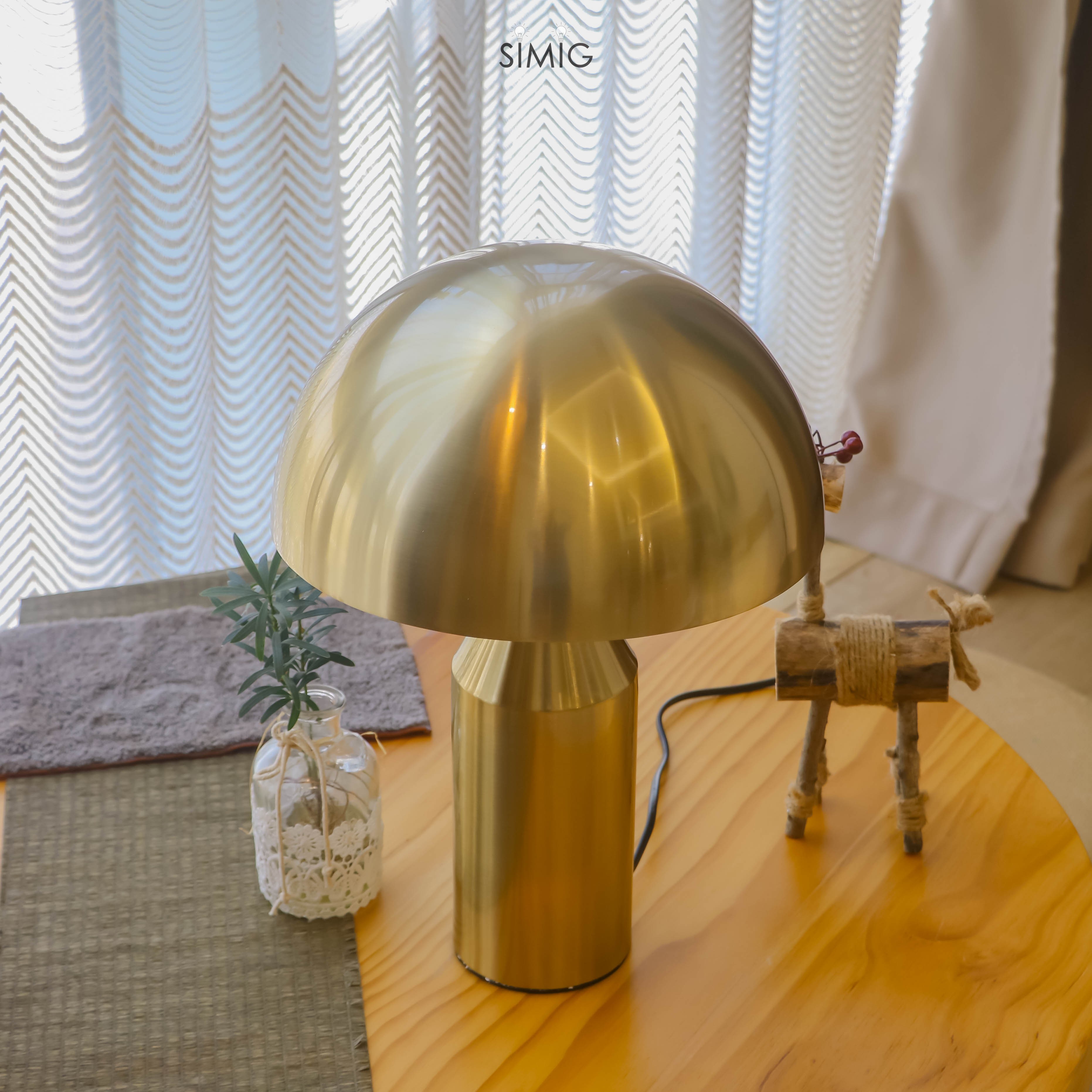 Modern Mushroom Metal Table Lamp for Bedroom