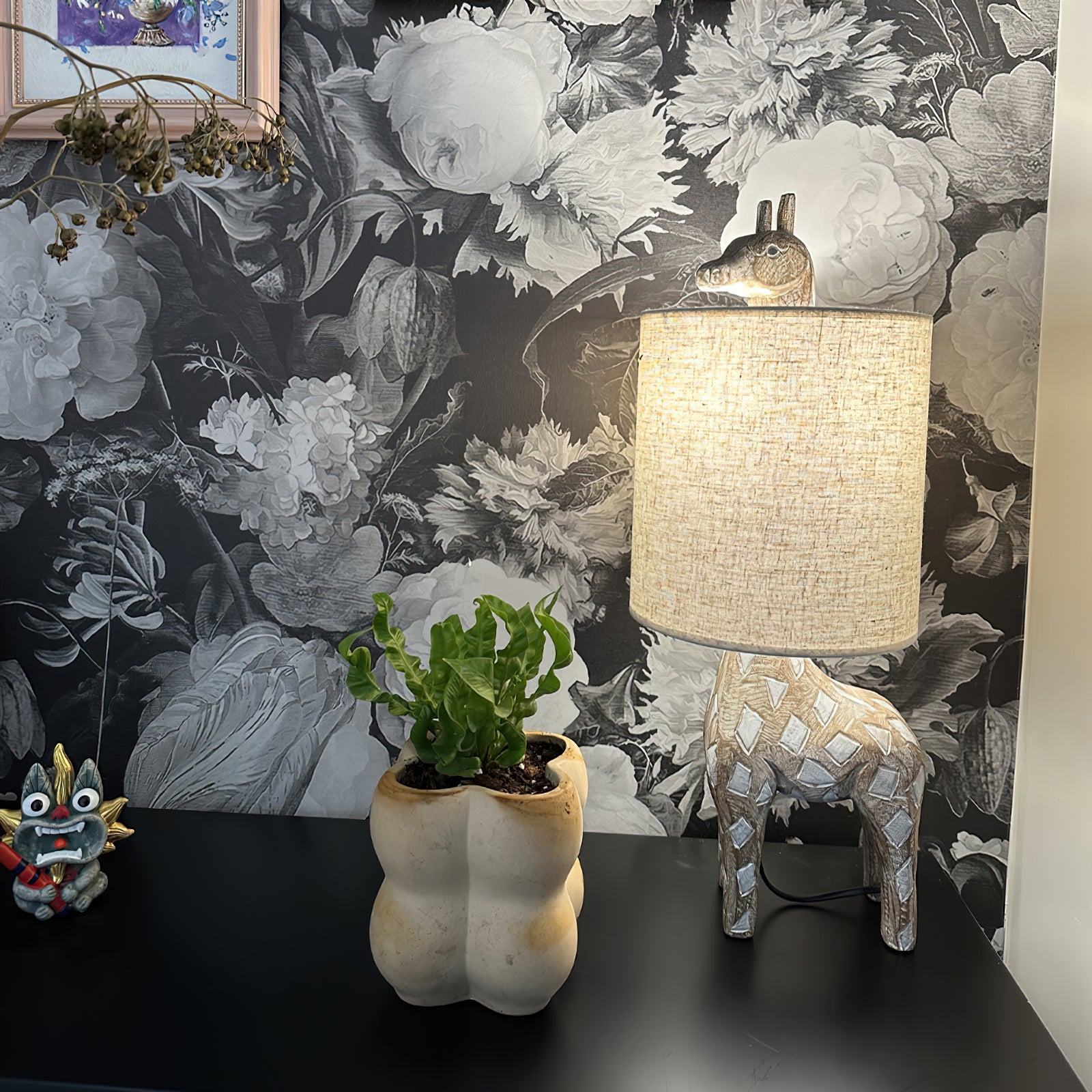 Carved Wood Animal Table Lamp D521