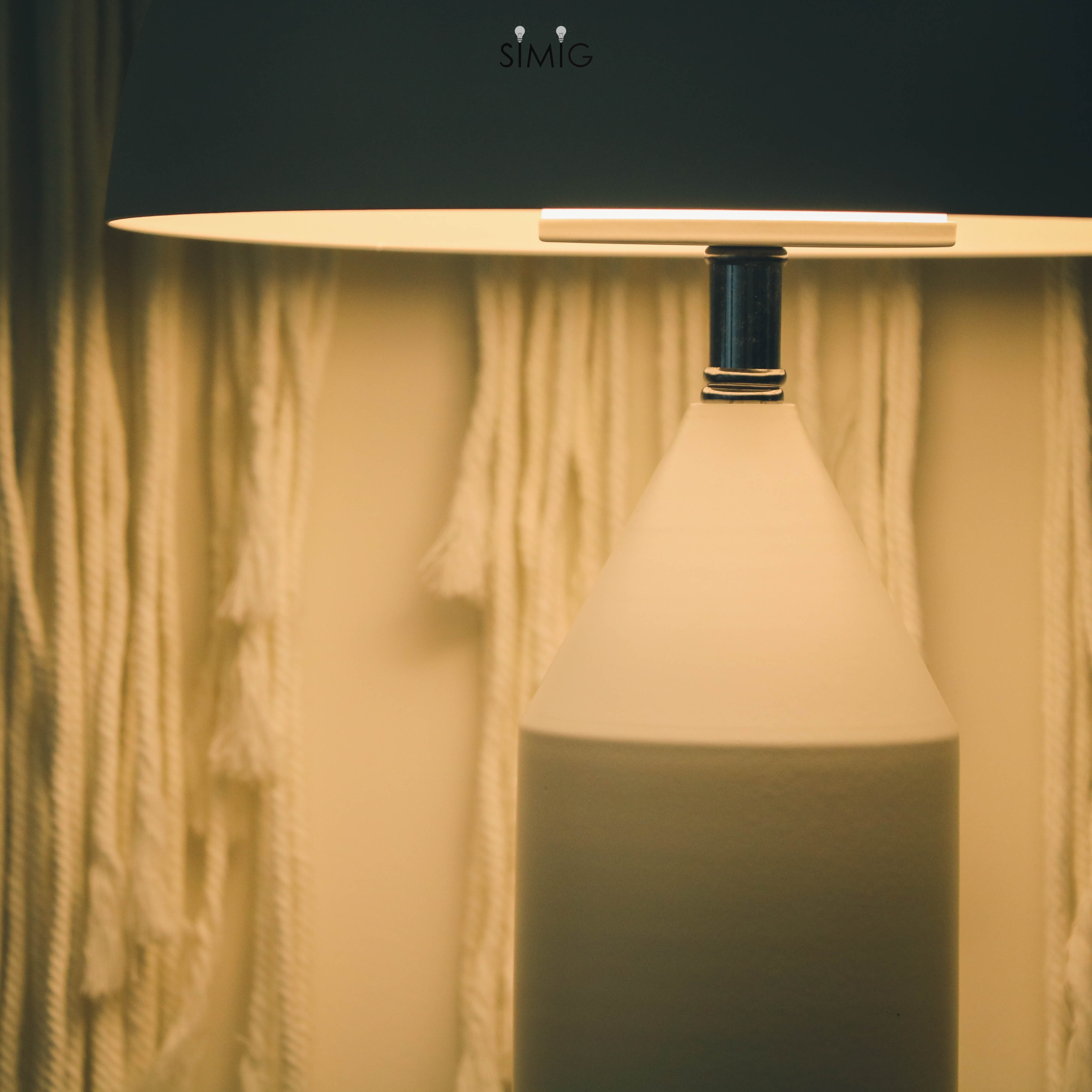 Modern Mushroom Metal Table Lamp for Bedroom