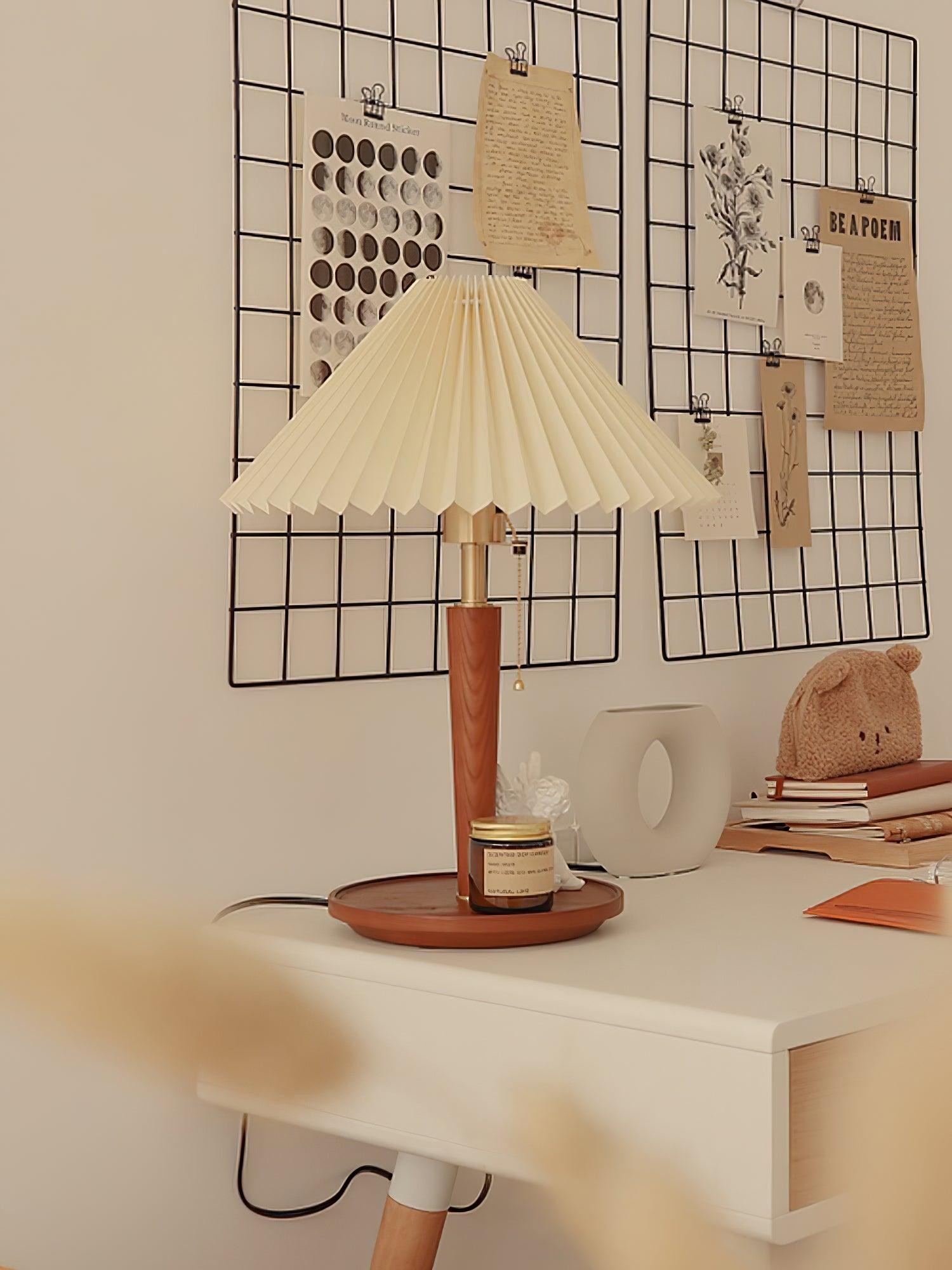 Nordic Retro Pleated Fabric Wooden Table Lamp For Bedroom M480