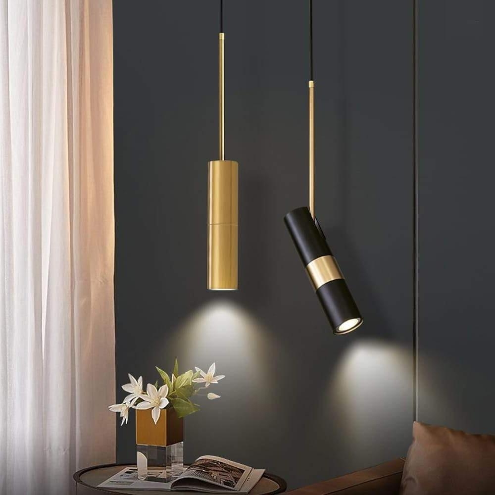 D769 pendellampor installerade ovanför ett sidobord