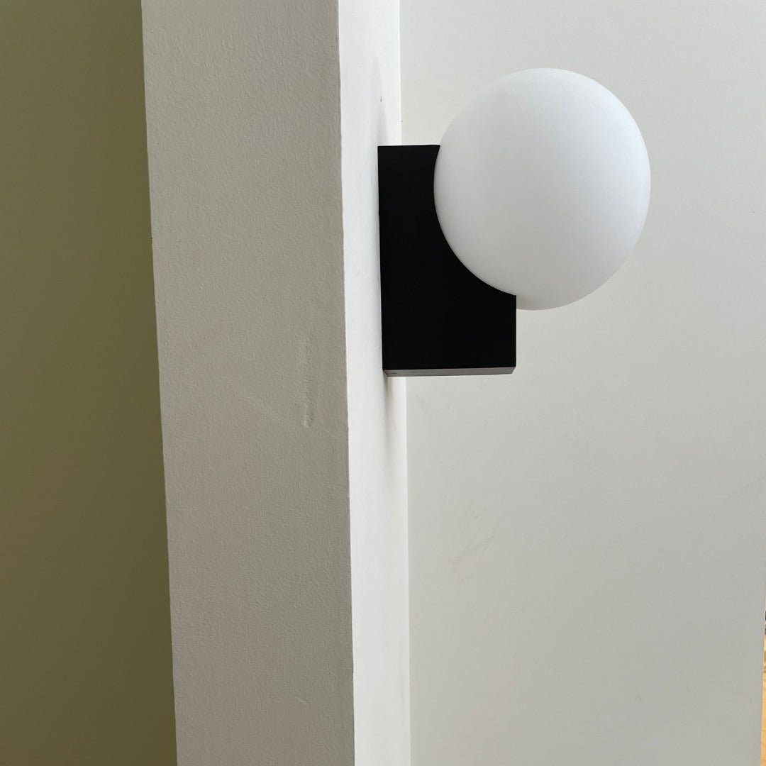 Minimalist Spherical Wall Lamp M547