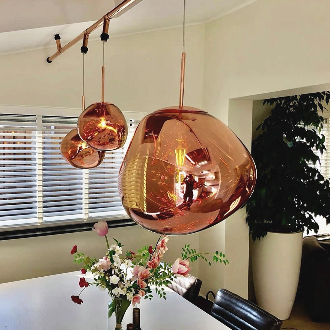 Dynamic Surface Pendant Light For Living Room S09