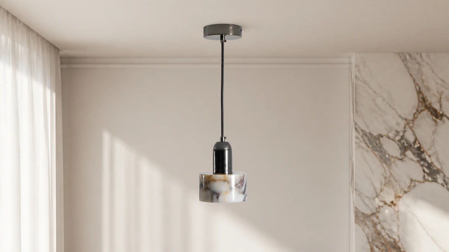Marmurowa lampa wisząca Dekum D606 pokazana w ciepłej scenerii wnętrza