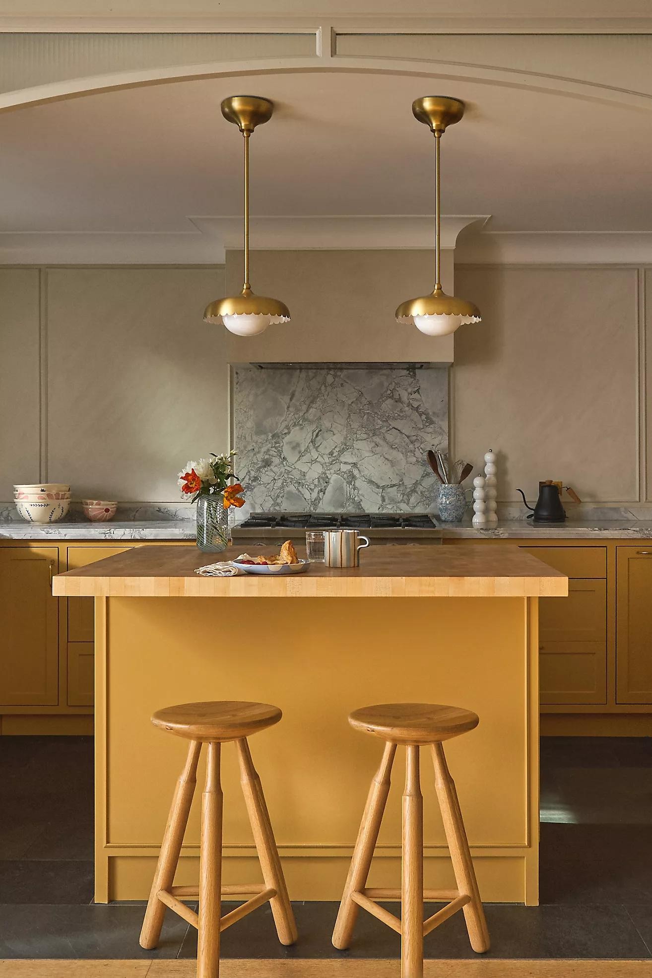 Rayla Scallop Pendant Light – Brass Finish Retro Ceiling Lamp for Dining & Kitchen T209