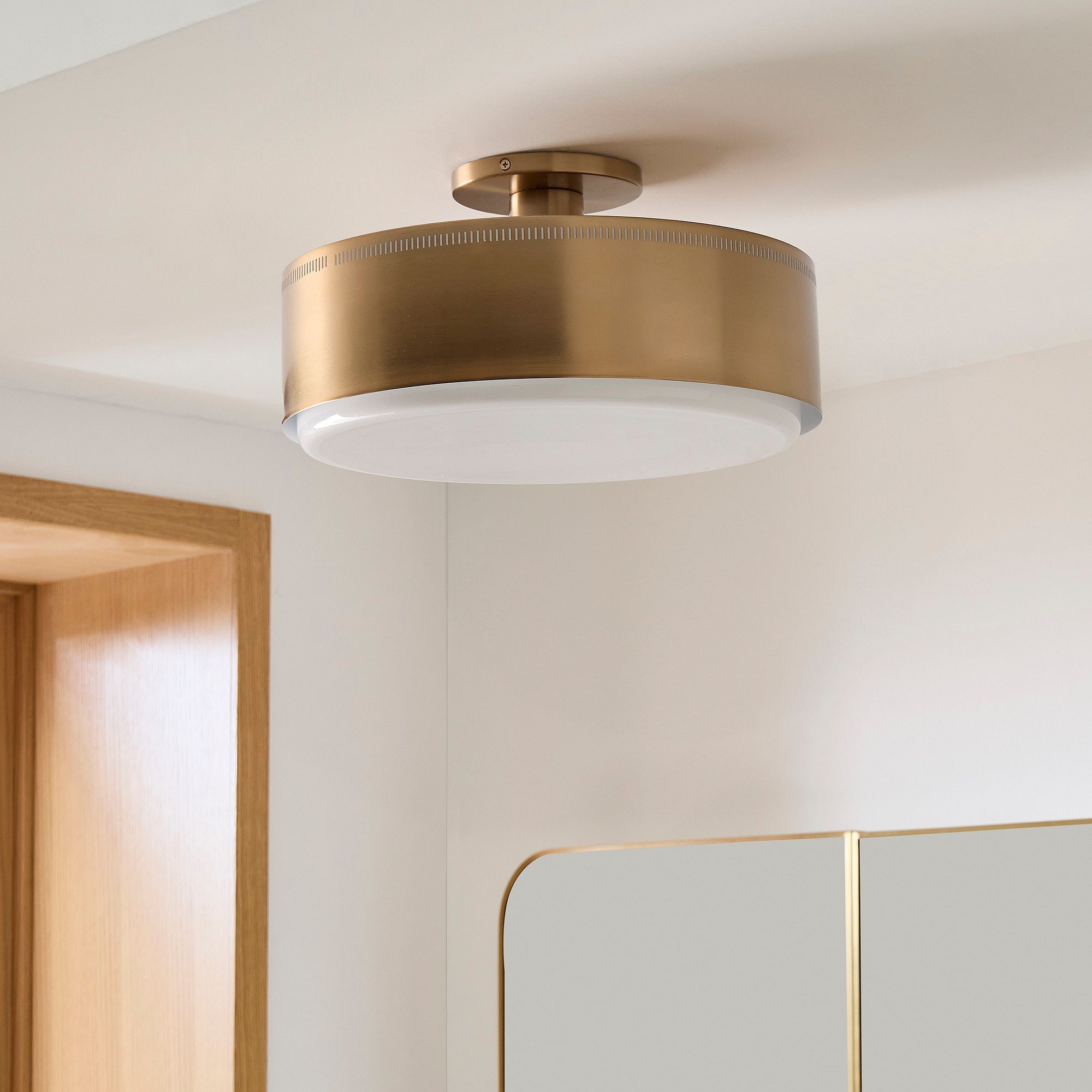 Bolvira Metal Flush Mount - Contemporary Ceiling Light with Subtle Glow T070
