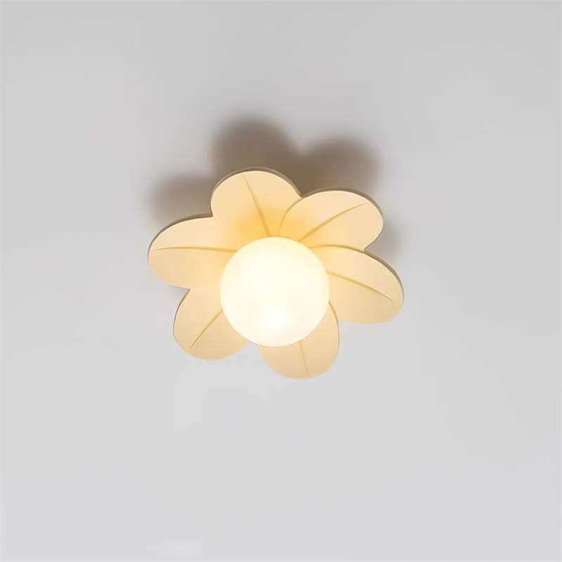 Varm beige kronbladdetalj med globusskjerm