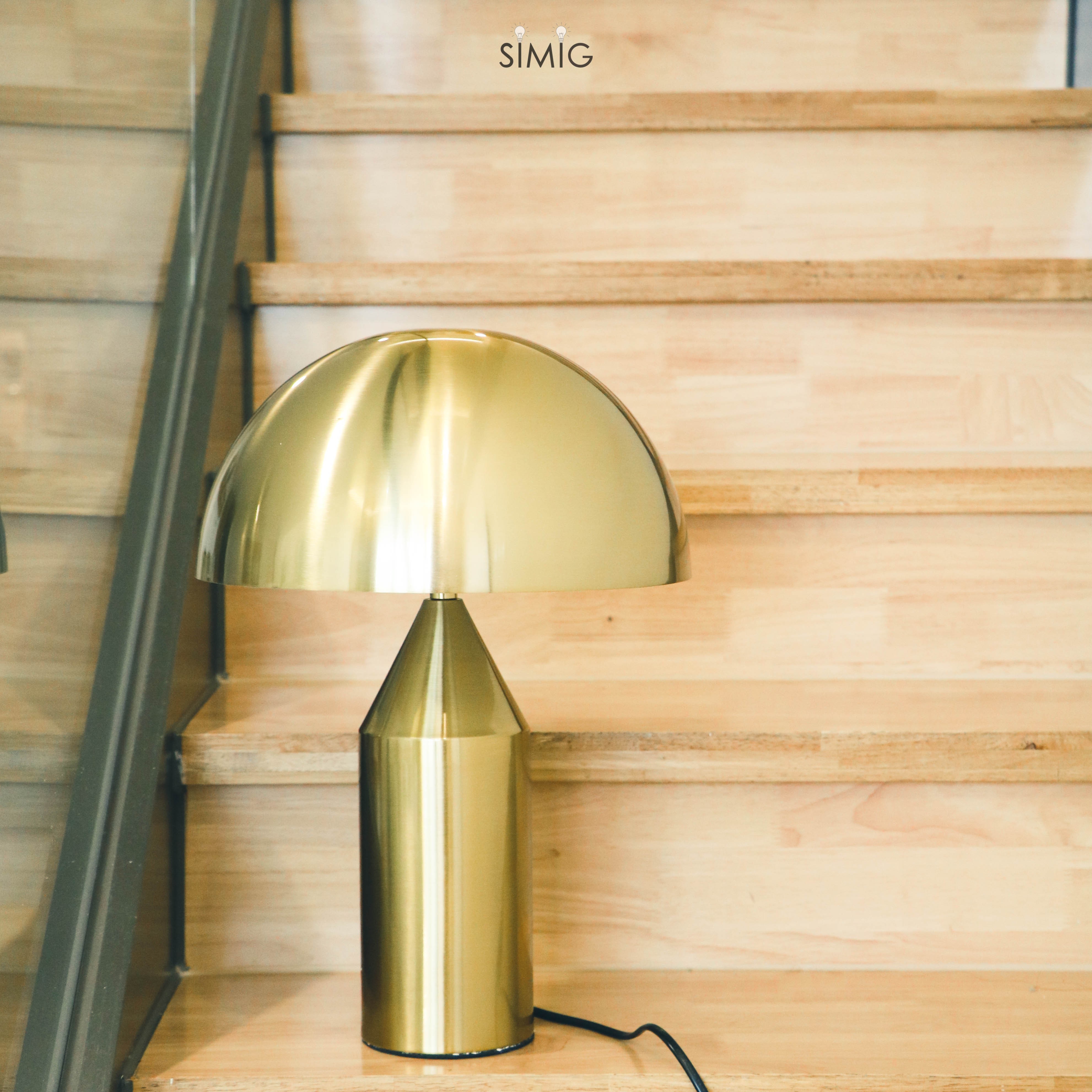 Modern Mushroom Metal Table Lamp for Bedroom