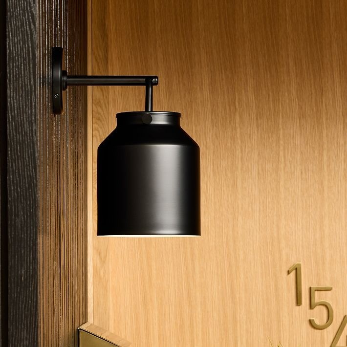 Hanton Minimalist Outdoor Wall Light - Matte Metal Industrial Sconce for Modern Spaces T154