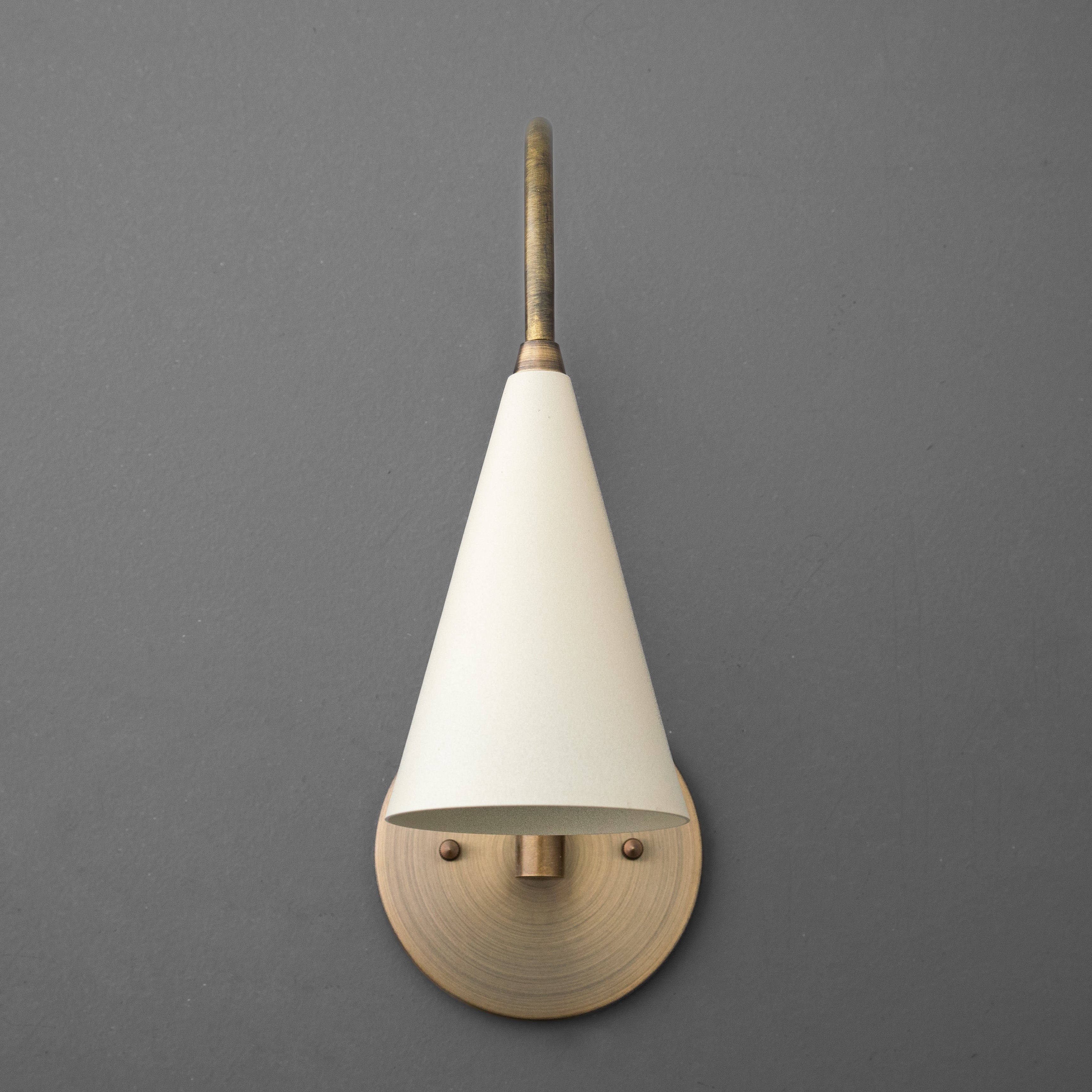 Curva Metal Vintage Wall Sconce - Elegant Cone Shade for Bedrooms T394