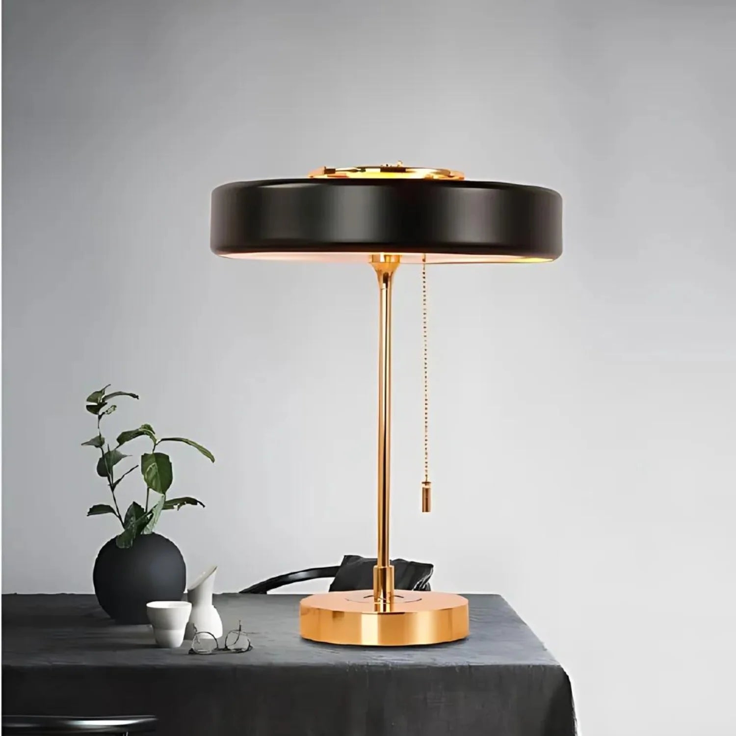 Radiant Tower of Light Minimalist Metal Table Lamp D803