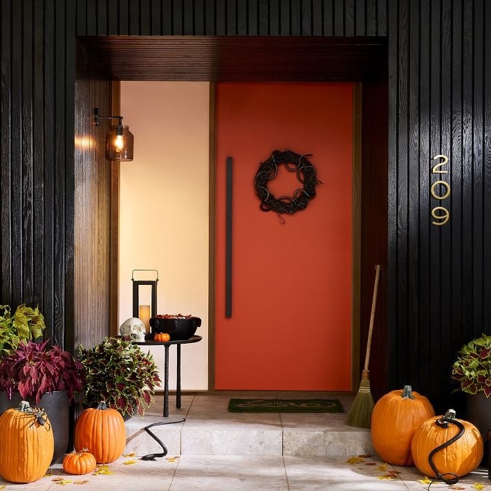 Hanton Minimalist Outdoor Wall Light - Matte Metal Industrial Sconce for Modern Spaces T154