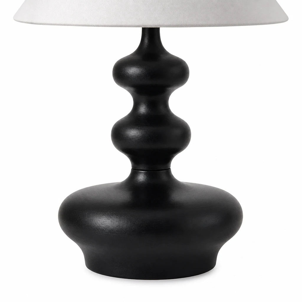 Zbliżenie szczegółów drewna i tkaniny na lampę stołową z litego drewna Nordic Retro M161