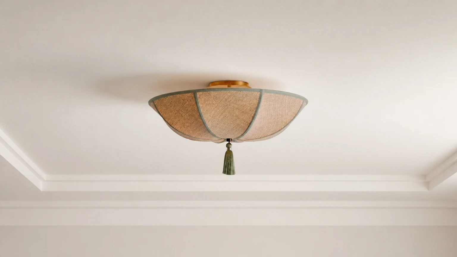 Lampa sufitowa Valoflor z płatkami kwiatowymi, do montażu podtynkowego, w ciepłym wnętrzu