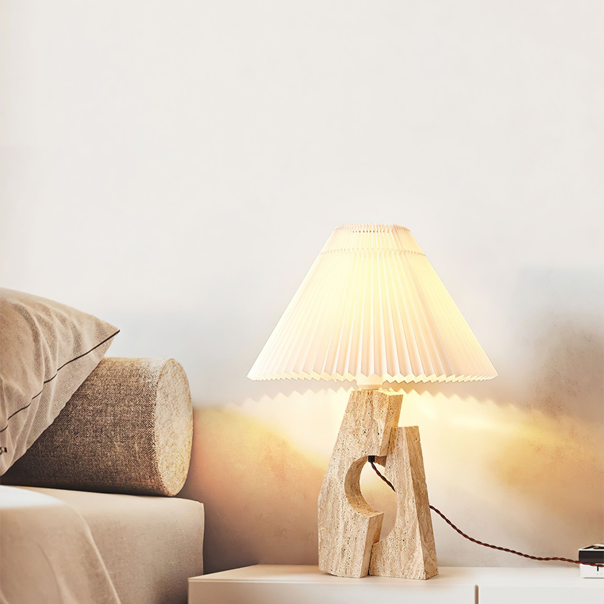 Lampa obok siedzenia z ciepłym oświetleniem ściennym