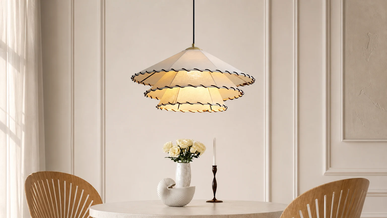 Lampa wisząca z tkaniny w kształcie liści lotosu Vinatge M343 w ciepłej scenerii wnętrza