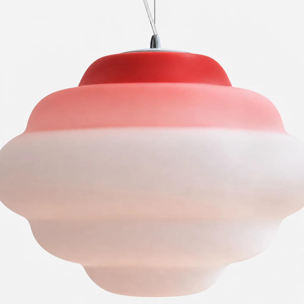 Zbliżenie na lampę wiszącą Gradient Cloud z matowego szkła i kolorowego wykończenia