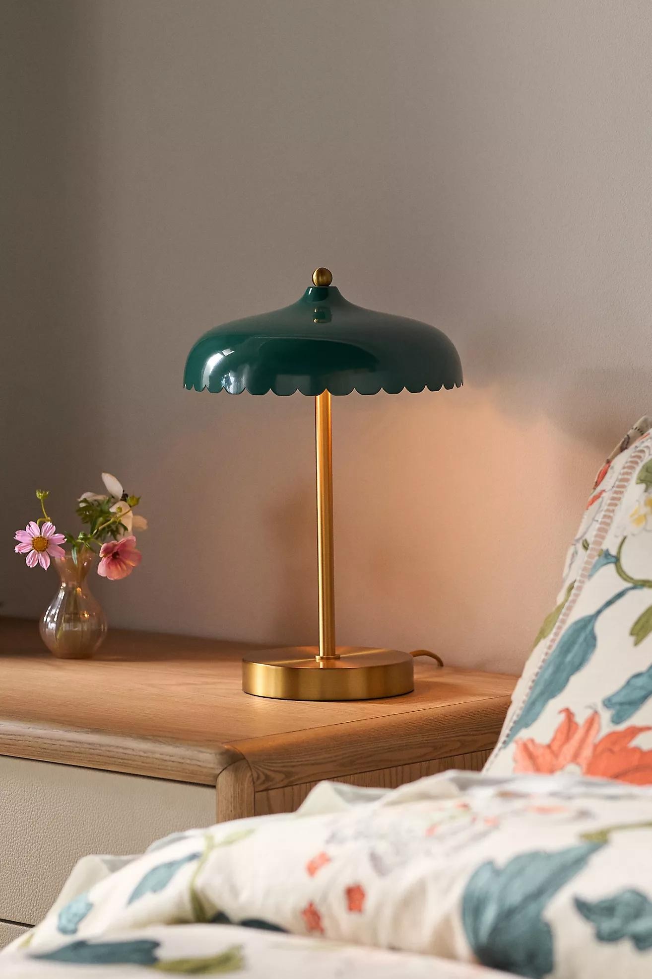 Rayla Scallop Task Lamp – Retro Task Lighting with Style T210