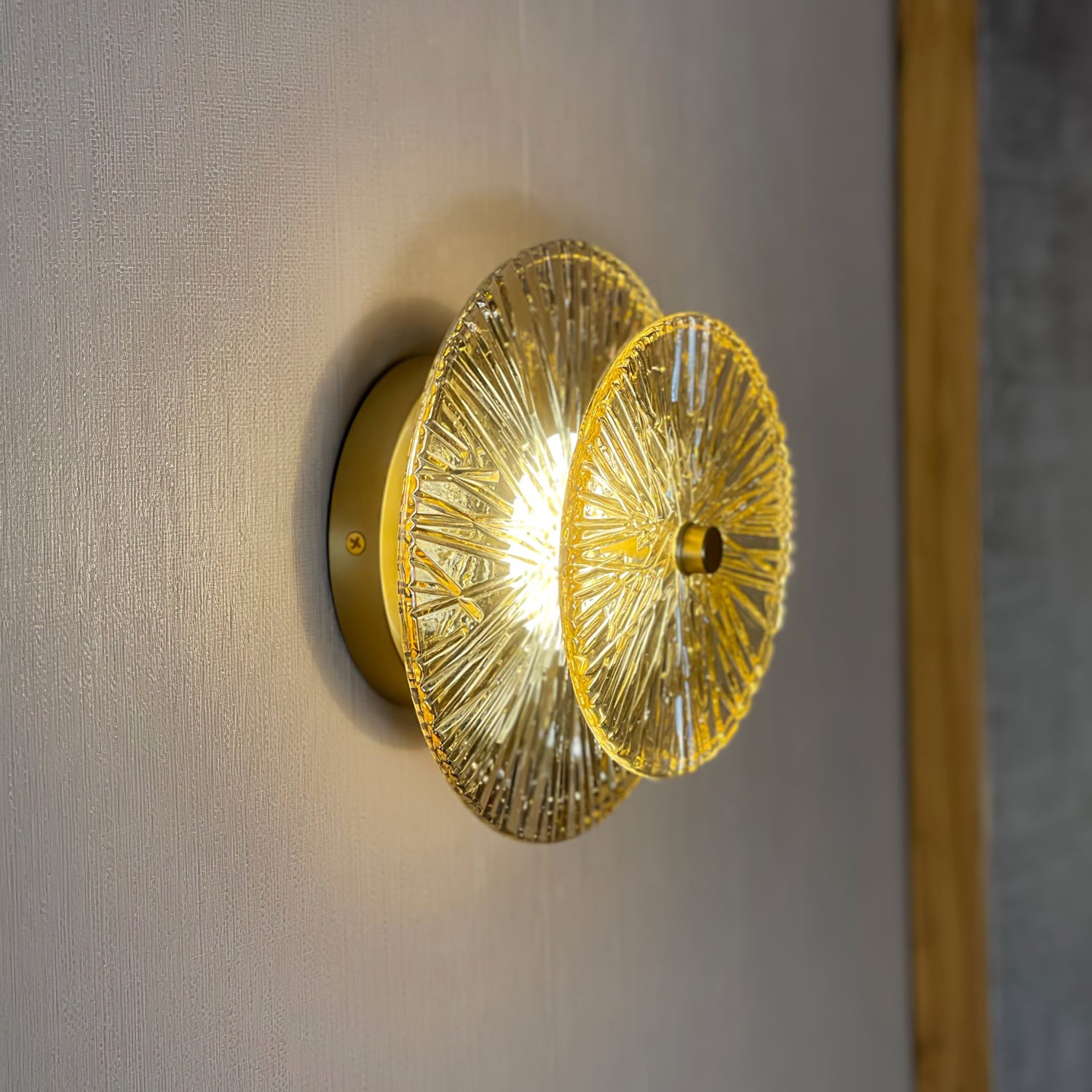 Modern Creative Round Crystal Wall Lamp M114