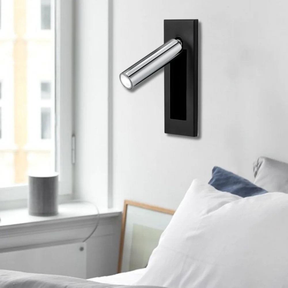 Aplique de pared cromado D790 sobre una cama